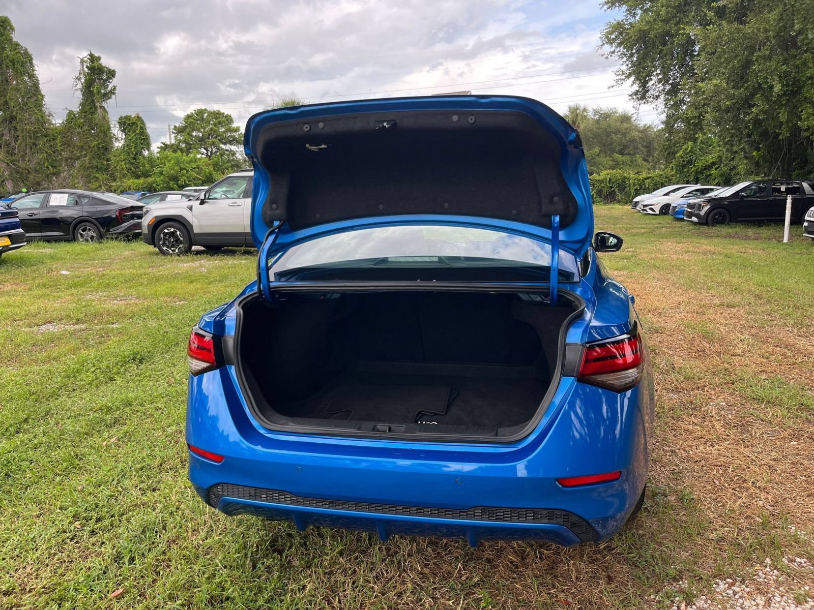 Used 2025 Nissan Sentra SV FWD image 30