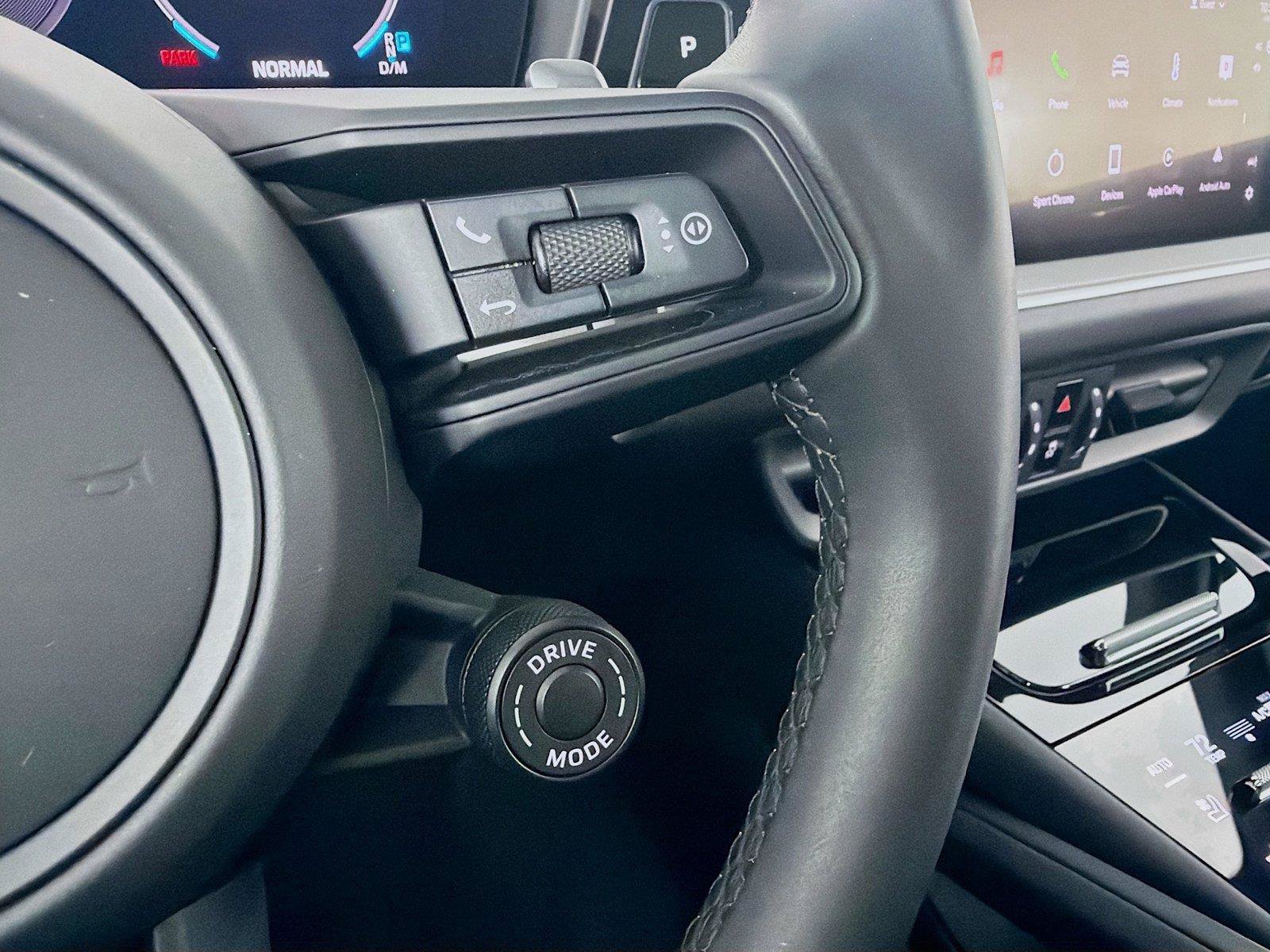 Certified 2025 Porsche Cayenne AWD/4WD image 14