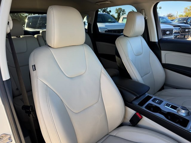 Used 2021 Ford Edge Titanium image 21