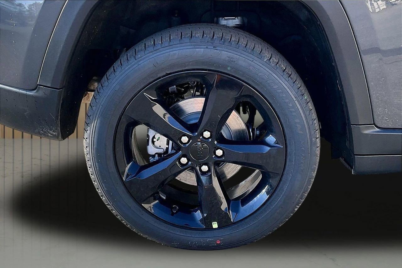 New 2026 Jeep Grand Cherokee Limited w/ Limited Altitude Package AWD/4WD image 35