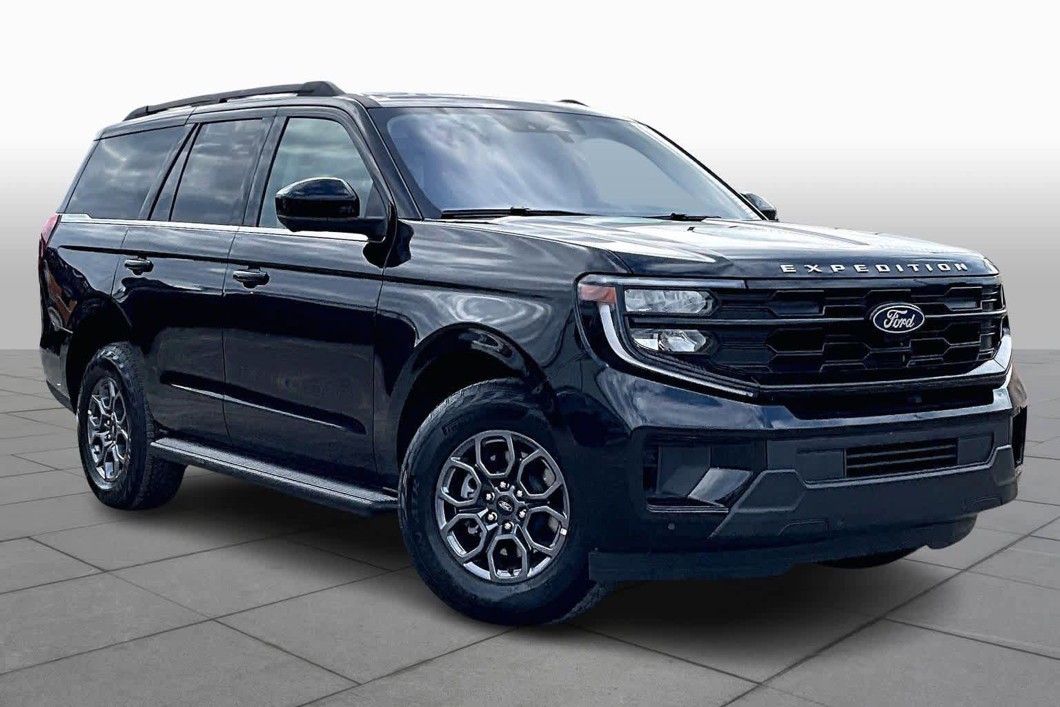 Certified 2025 Ford Expedition Active image 3