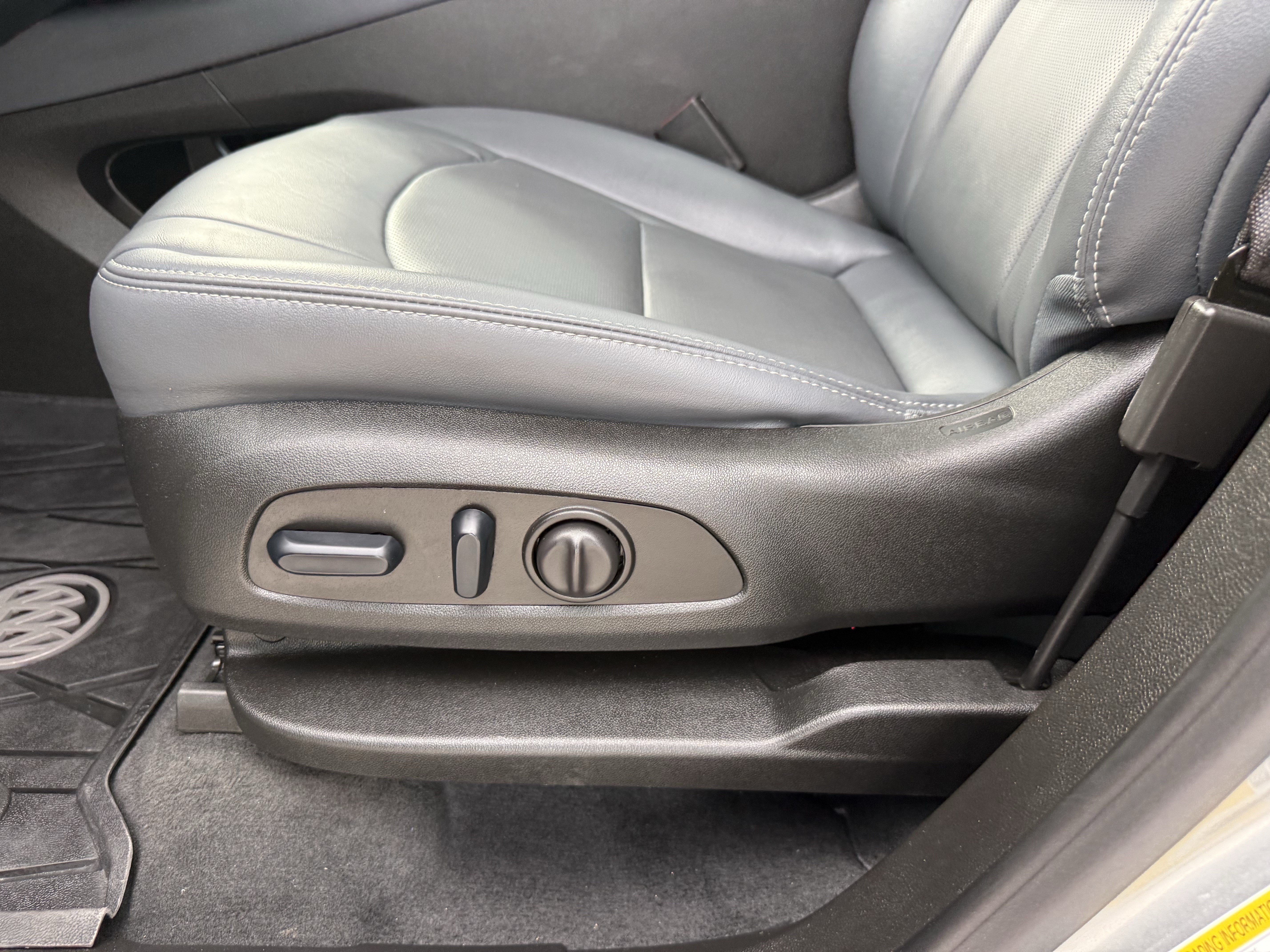 Used 2024 Buick Enclave Essence w/ Experience Buick Package FWD image 29