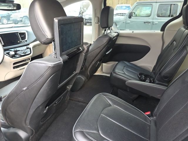 Used 2020 Chrysler Pacifica Limited w/ Tire & Wheel Group image 11