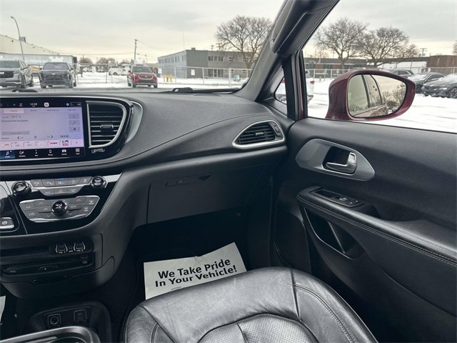 Used 2021 Chrysler Pacifica Touring-L w/ Uconnect Theater Family Group image 35