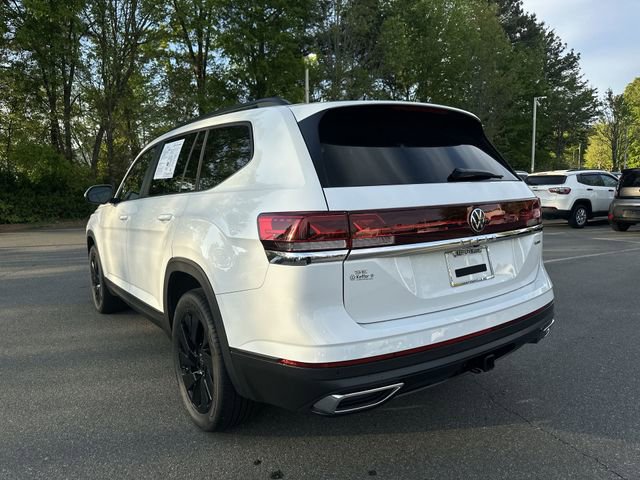 Used 2025 Volkswagen Atlas SE w/ Black Wheel Package image 3