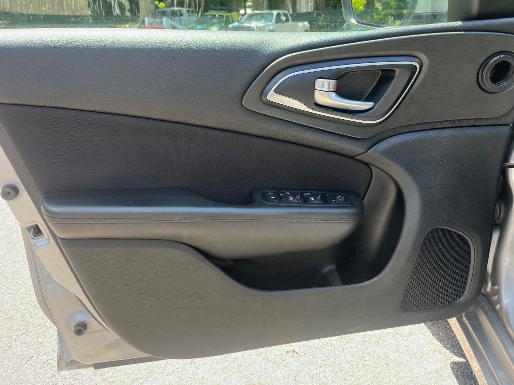 Used 2015 Chrysler 200 Limited FWD image 14