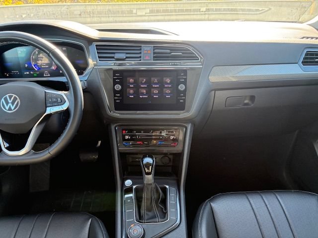 Used 2024 Volkswagen Tiguan SE AWD/4WD image 14