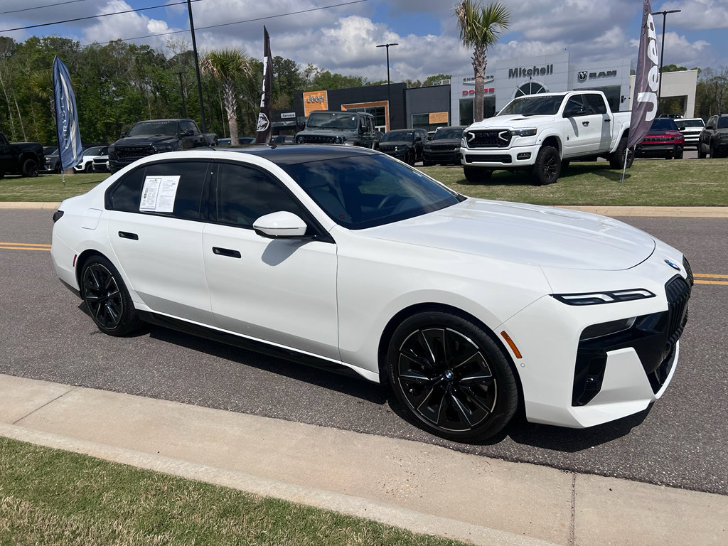 Used 2025 BMW 740i image 3