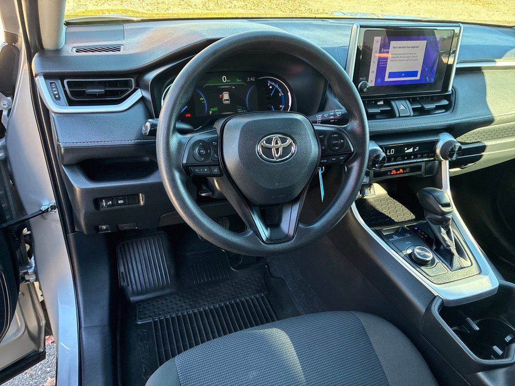 Used 2024 Toyota RAV4 LE AWD/4WD image 16