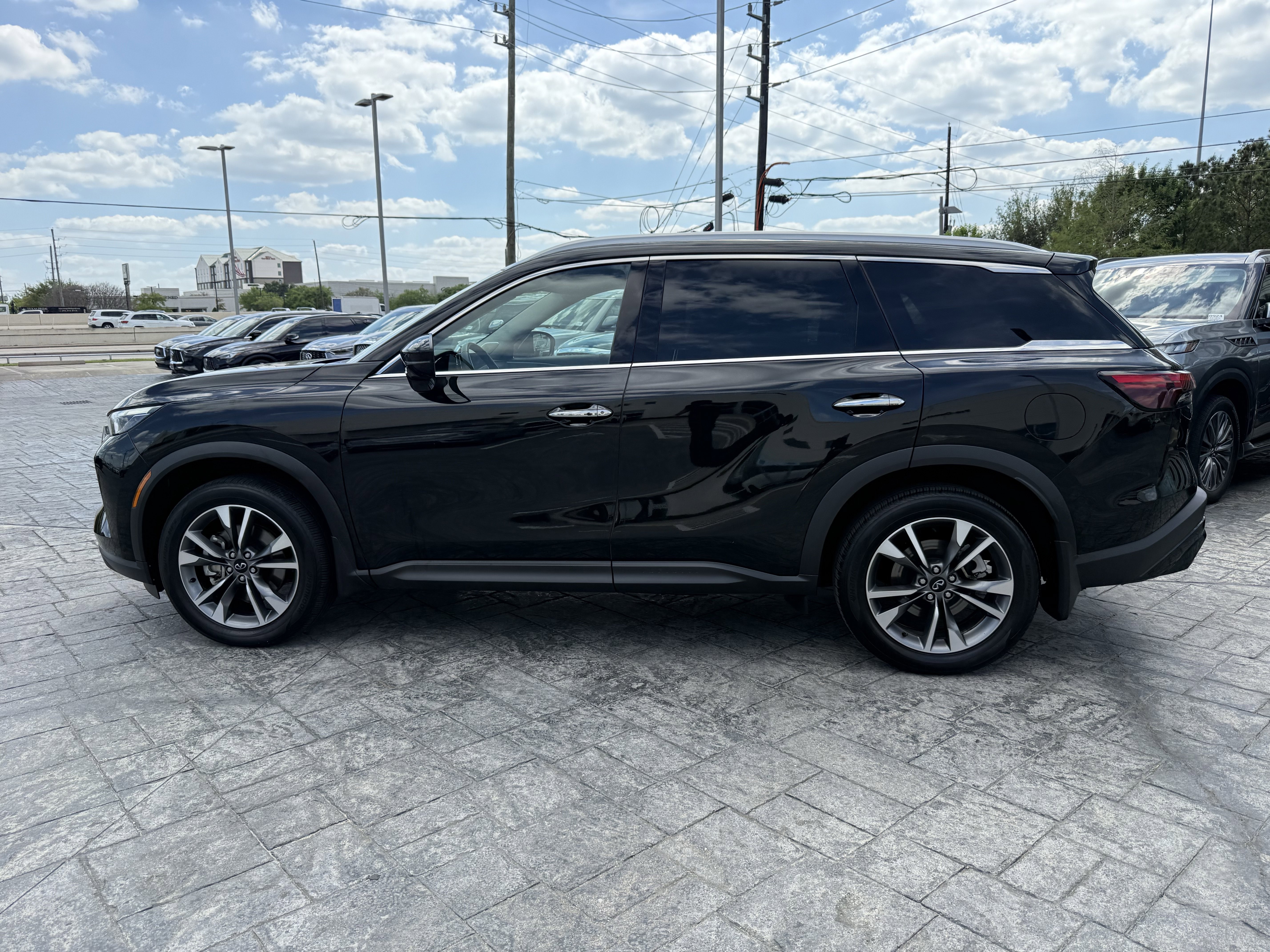 Certified 2025 INFINITI QX60 Luxe image 4