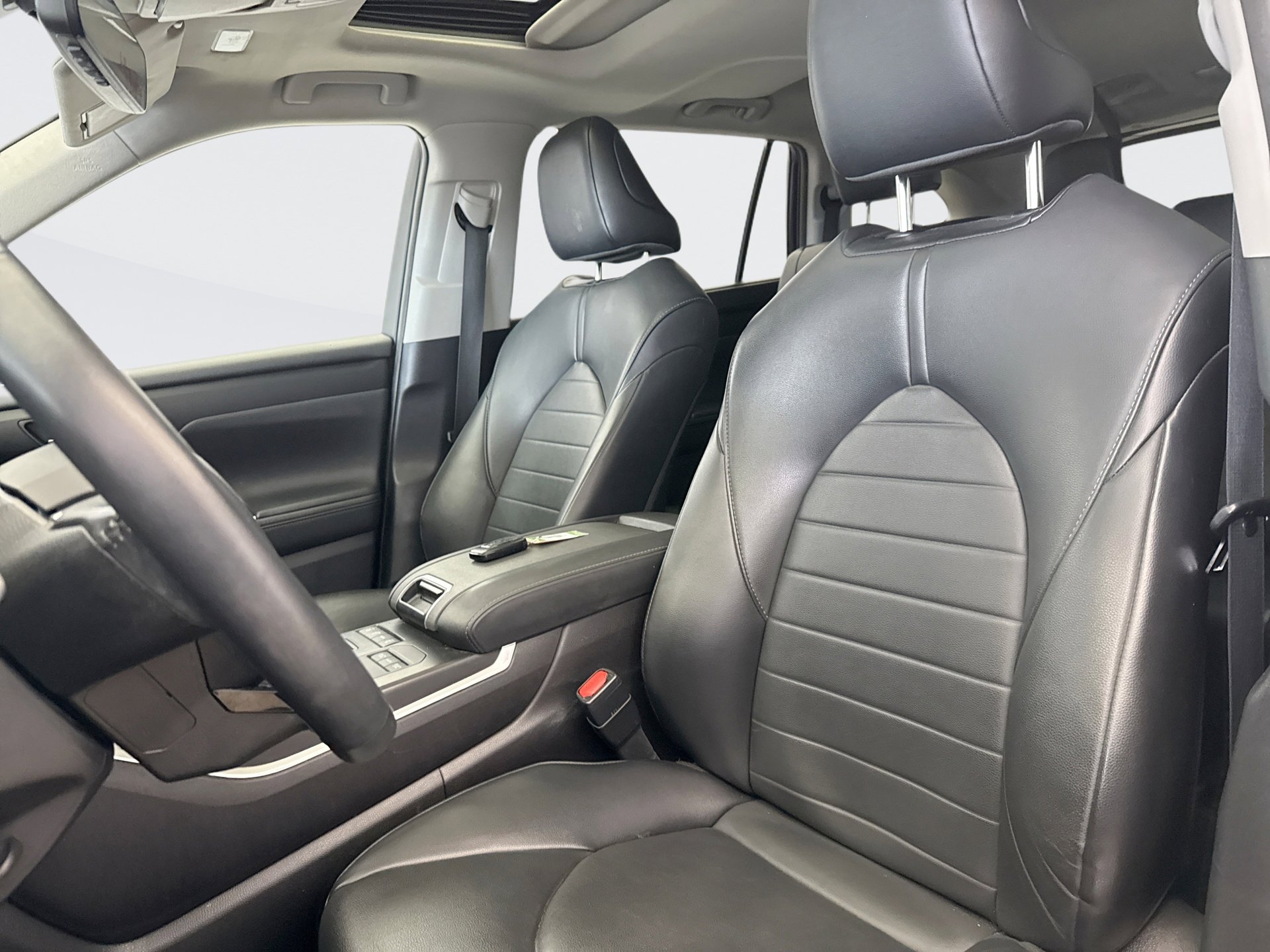 Used 2021 Toyota Highlander XLE image 12