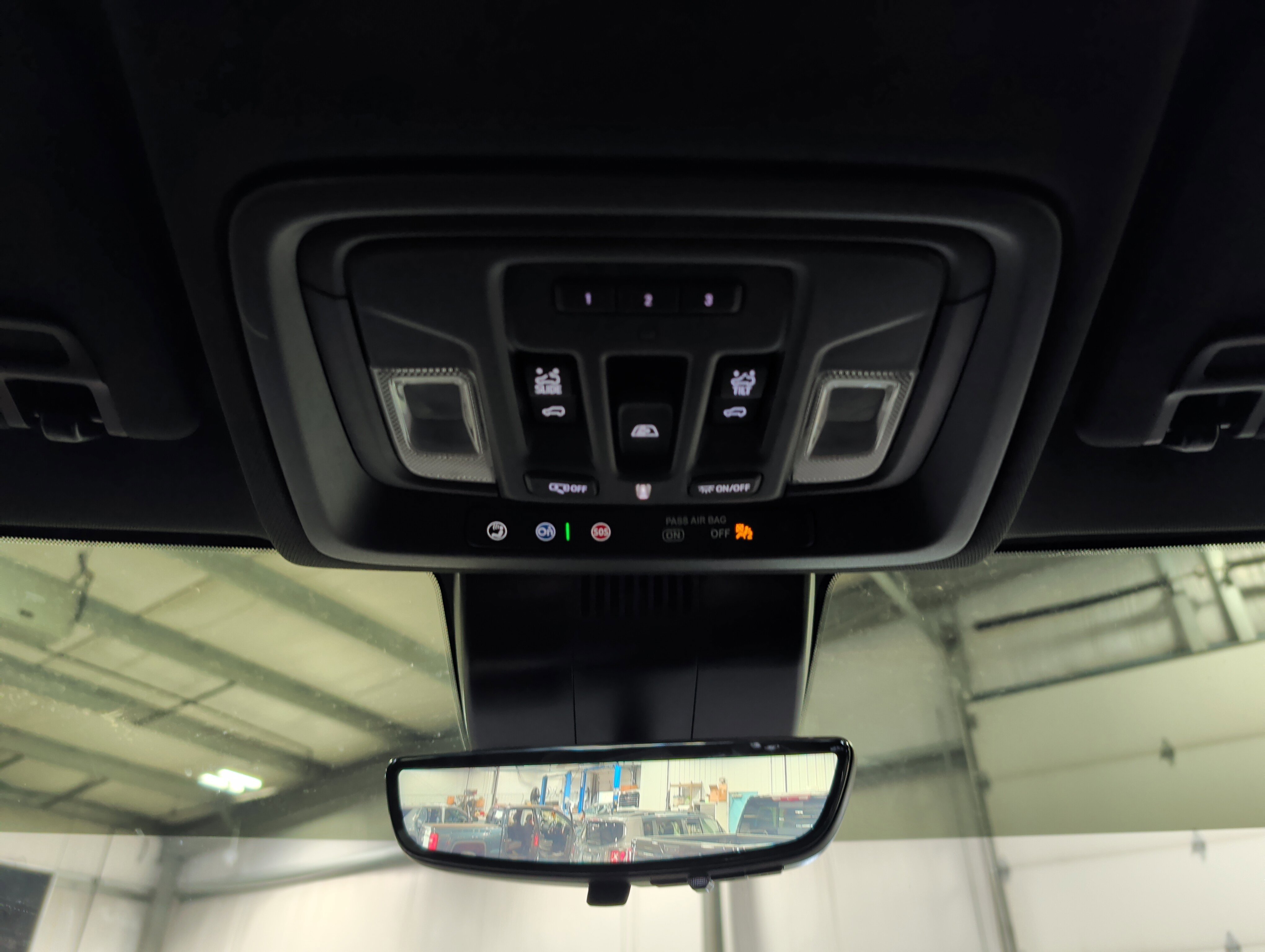 Used 2025 GMC Sierra 3500 AT4 w/ AT4 Premium Plus Package AWD/4WD image 5