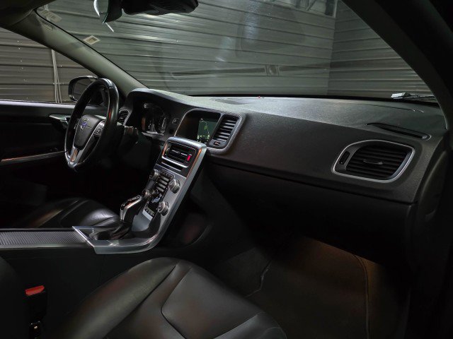 Used 2017 Volvo S60 T5 Inscription w/ Climate Package image 12