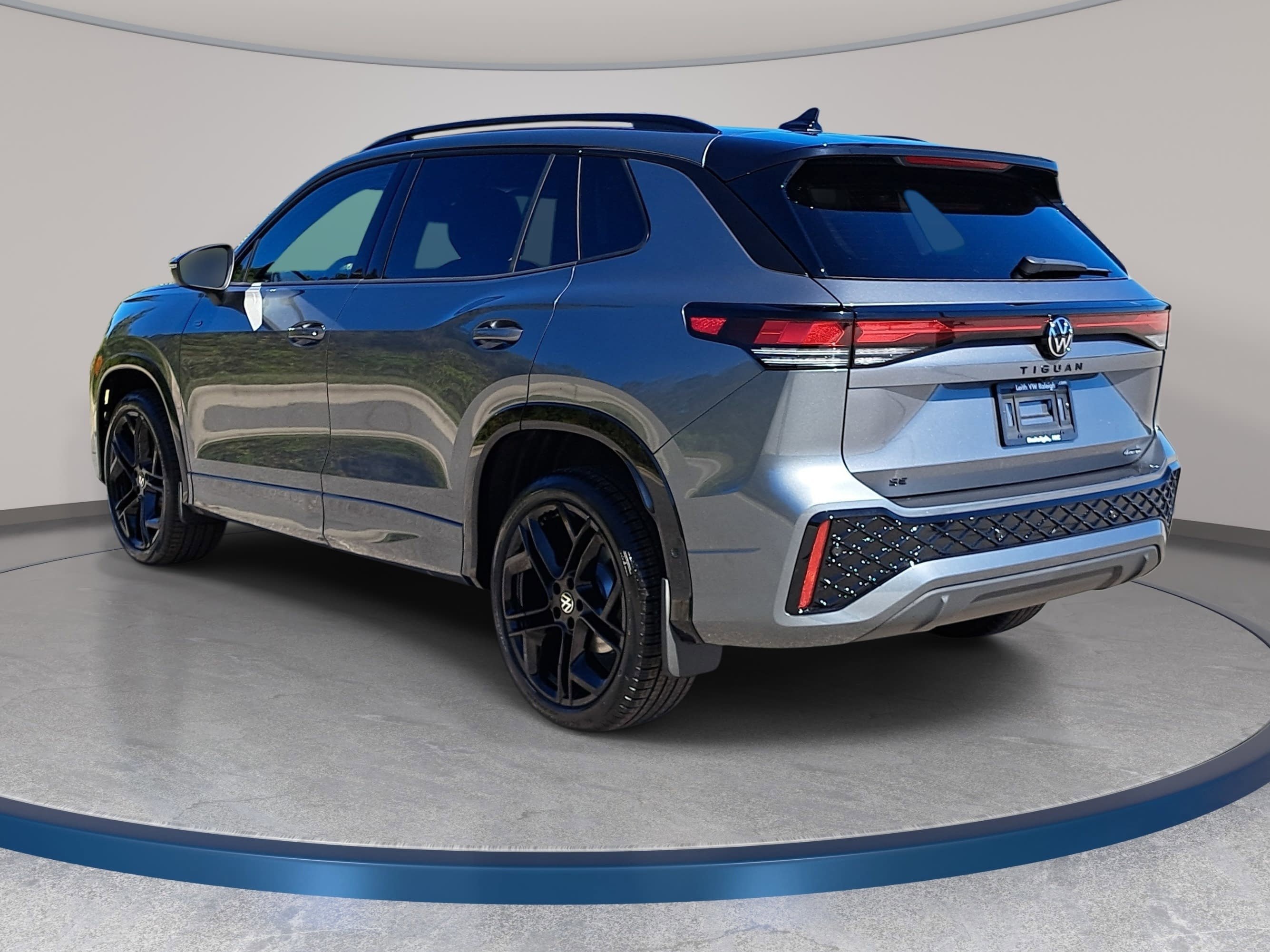 New 2026 Volkswagen Tiguan SE R-Line AWD/4WD image 7