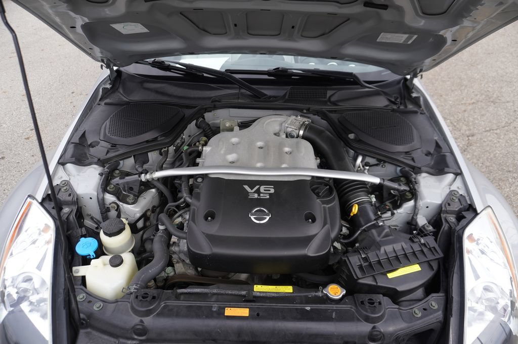 Used 2004 Nissan 350Z Enthusiast RWD image 31
