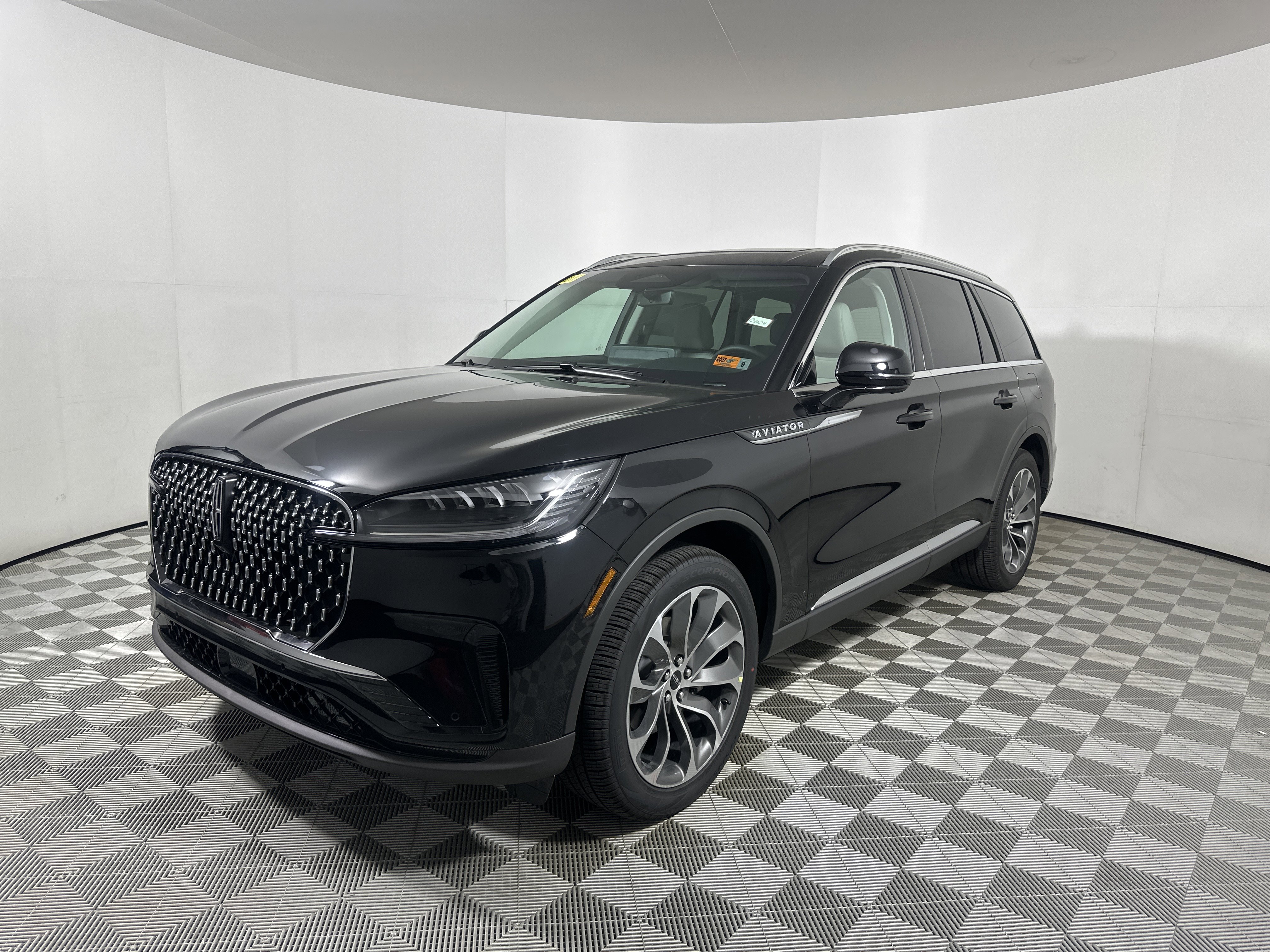 New 2025 Lincoln Aviator AWD image 3