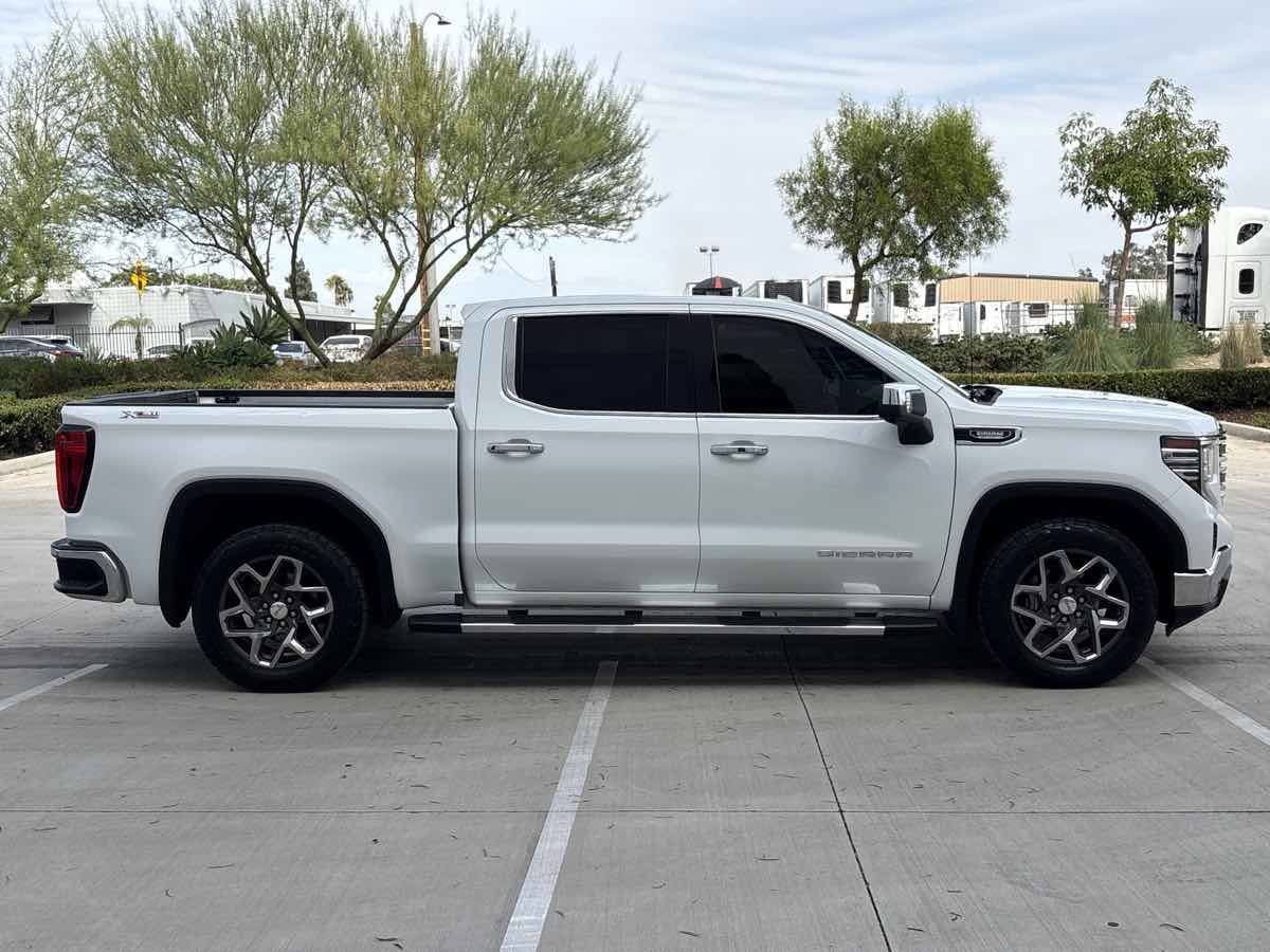 Used 2023 GMC Sierra 1500 SLT w/ SLT Premium Package AWD/4WD image 2
