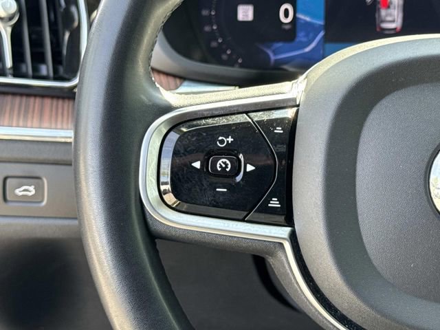Used 2024 Volvo XC60 B5 Plus AWD/4WD image 25