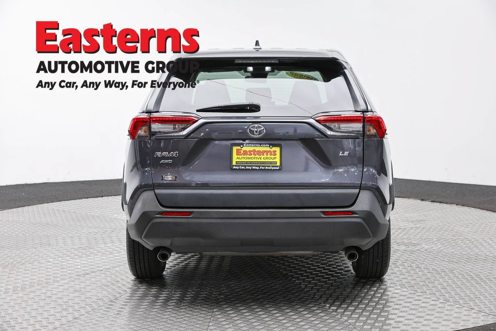 Used 2022 Toyota RAV4 LE AWD/4WD image 5