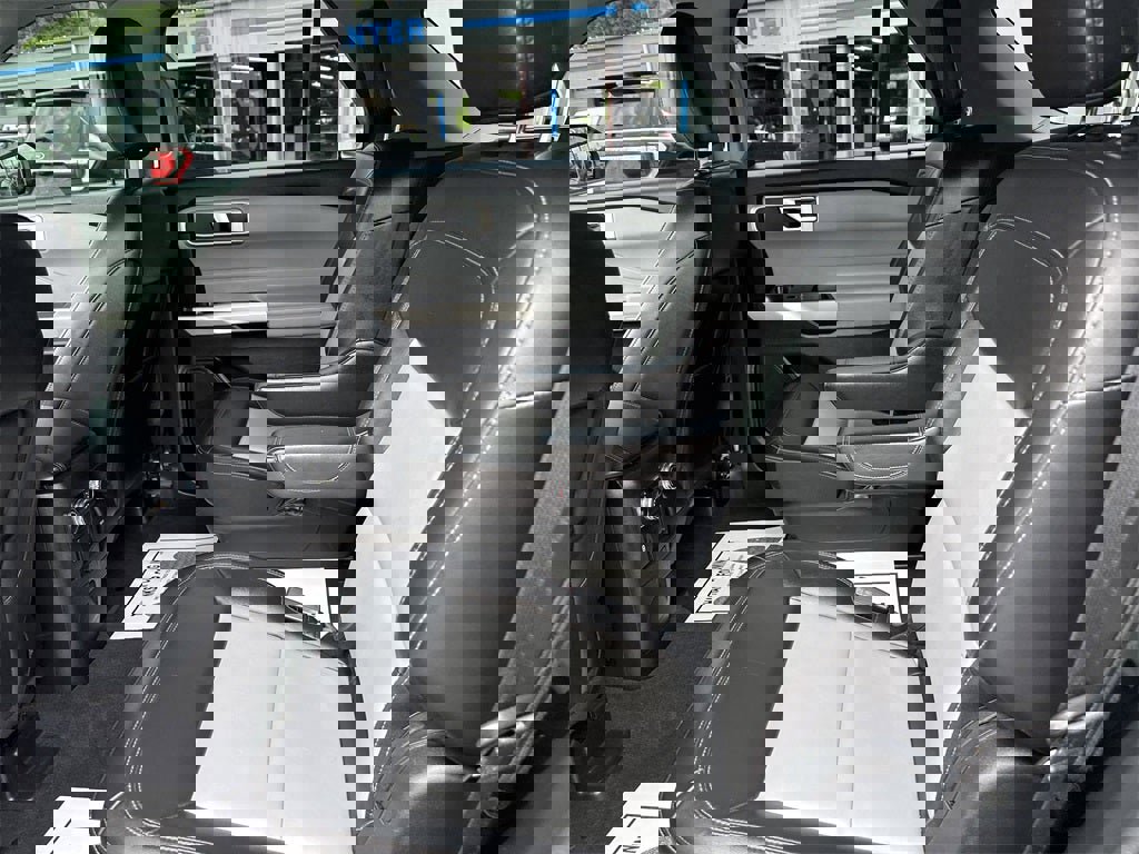 Used 2022 Ford Explorer XLT w/ Equipment Group 202A image 14