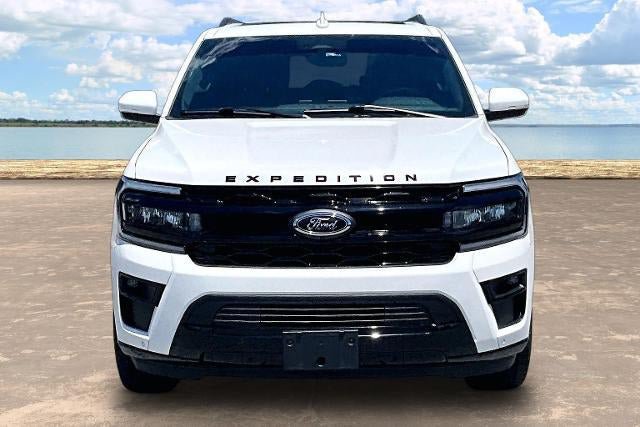 Used 2024 Ford Expedition Max Limited AWD/4WD image 2