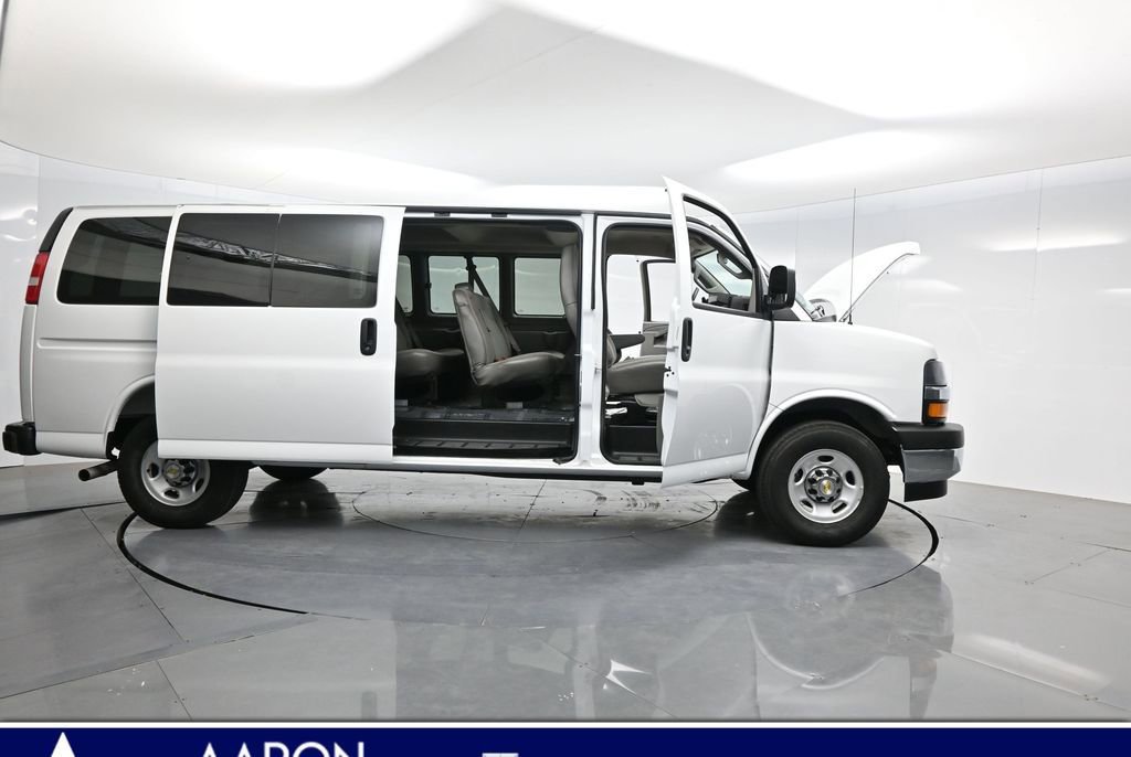 Used 2025 Chevrolet Express 3500 LT w/ LT Preferred Equipment Group RWD image 3