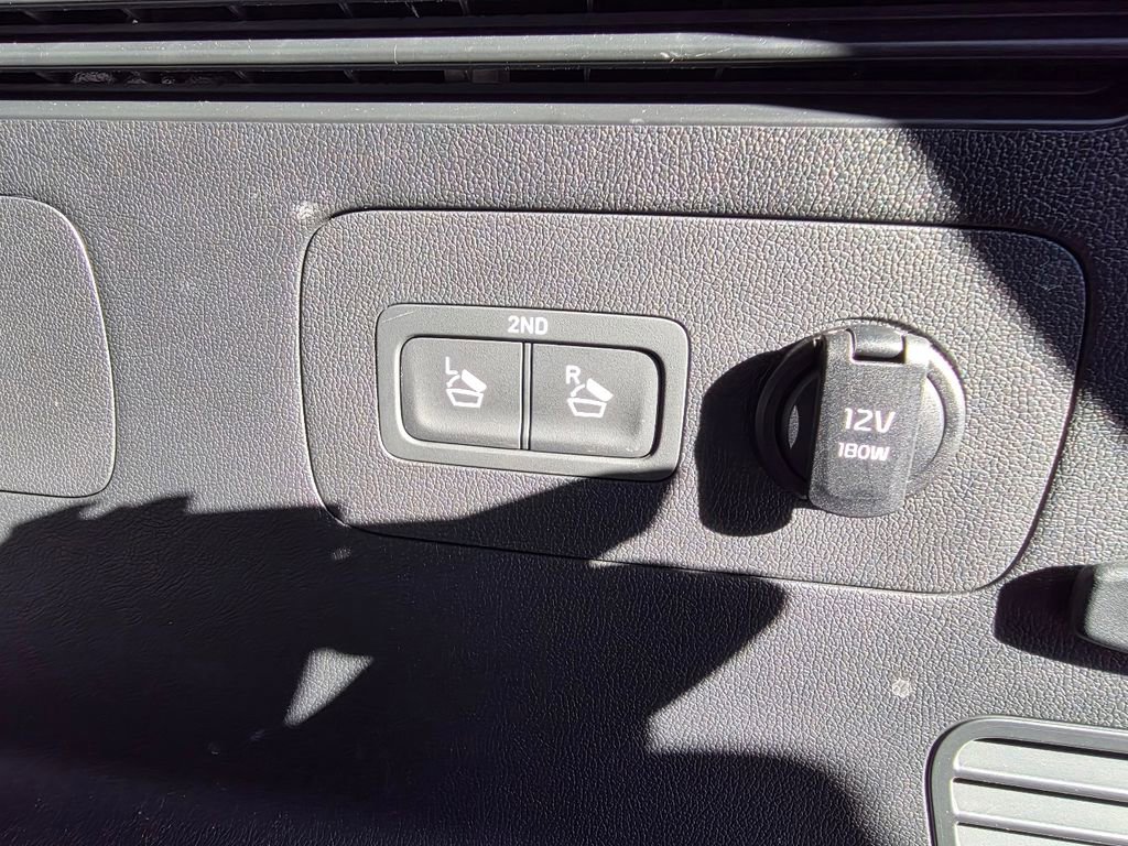 Used 2024 Kia Sorento S image 31