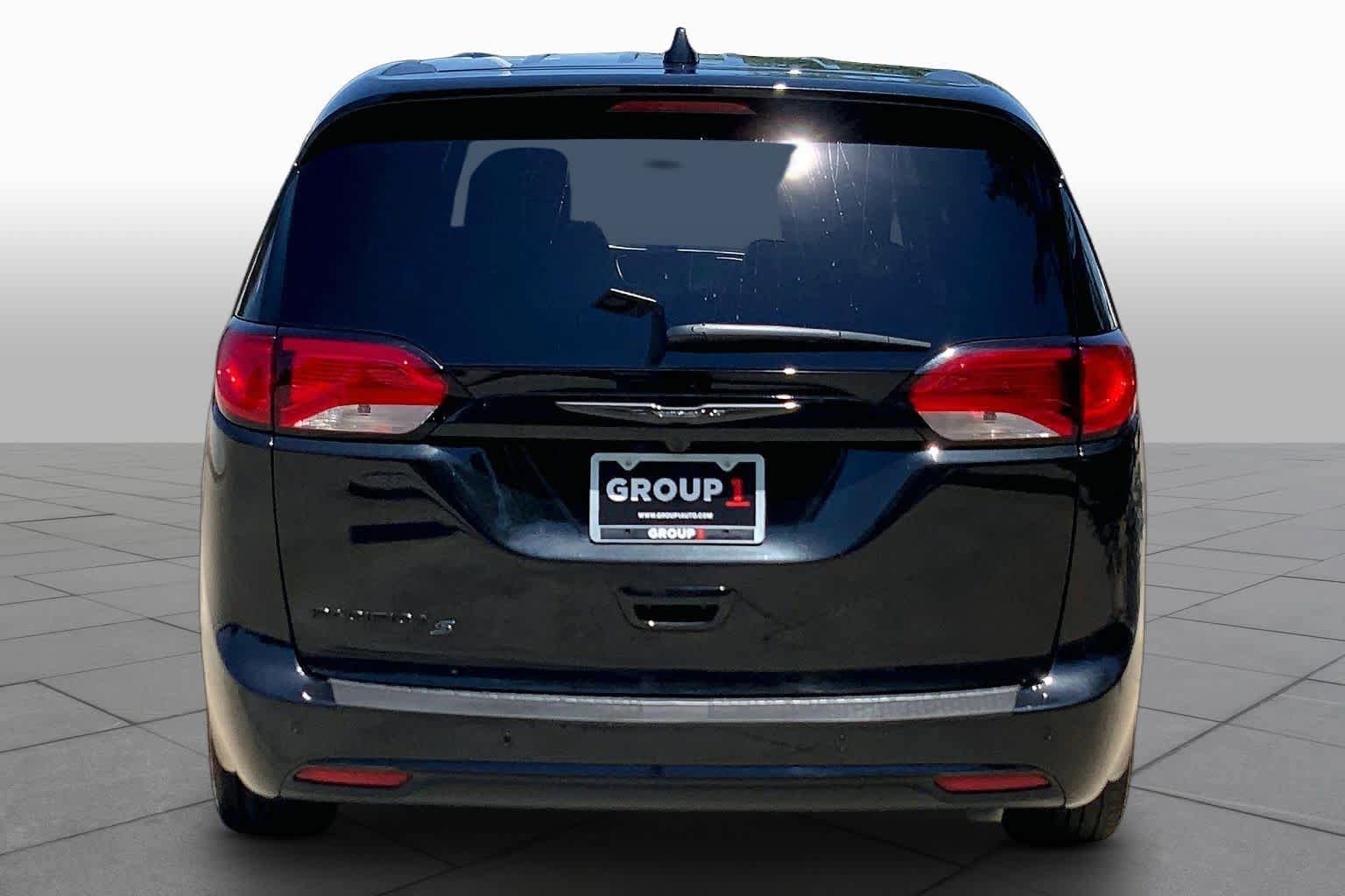 Used 2019 Chrysler Pacifica Touring Plus w/ S Appearance Package FWD image 5