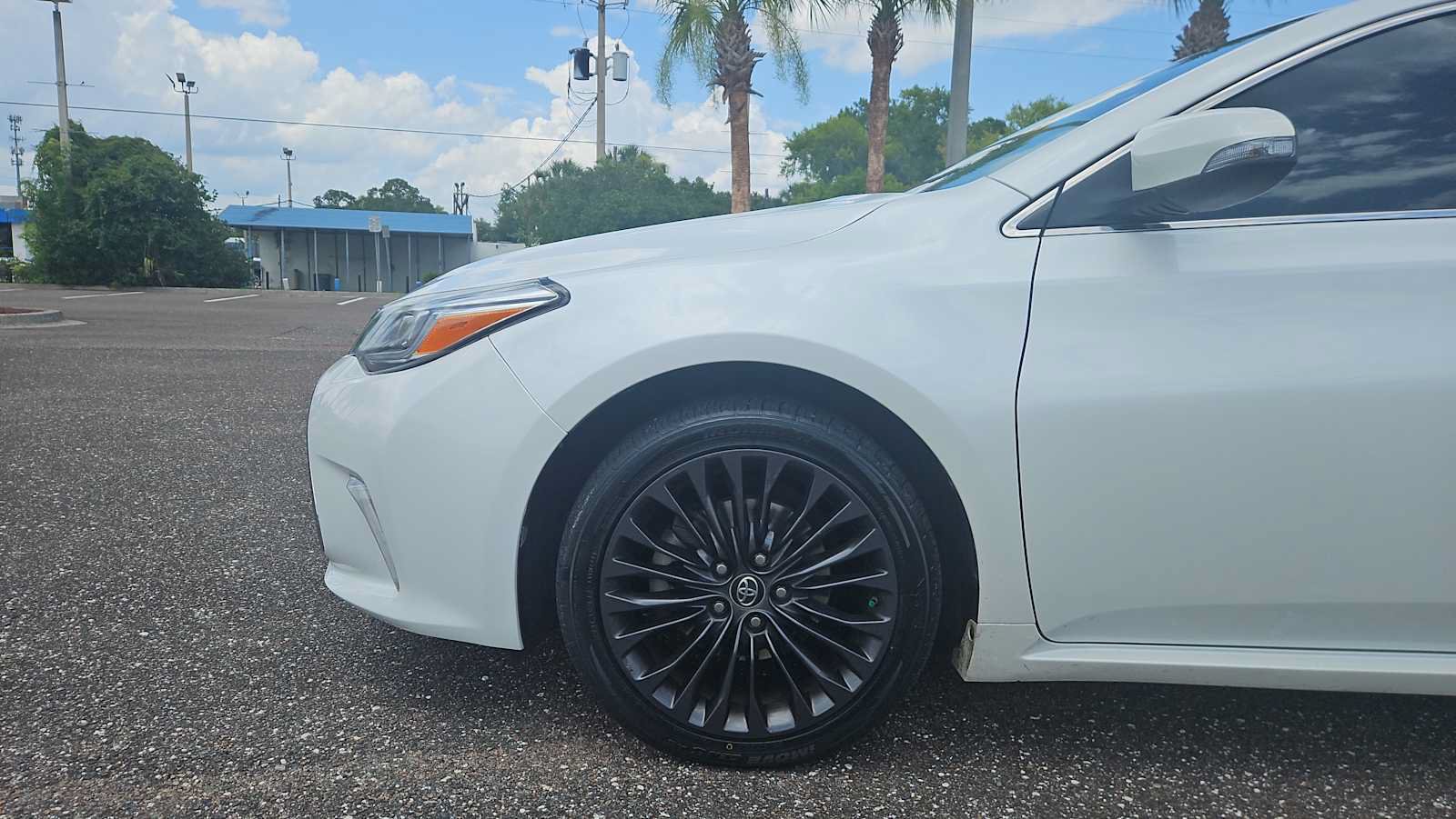 Used 2017 Toyota Avalon Touring FWD image 19