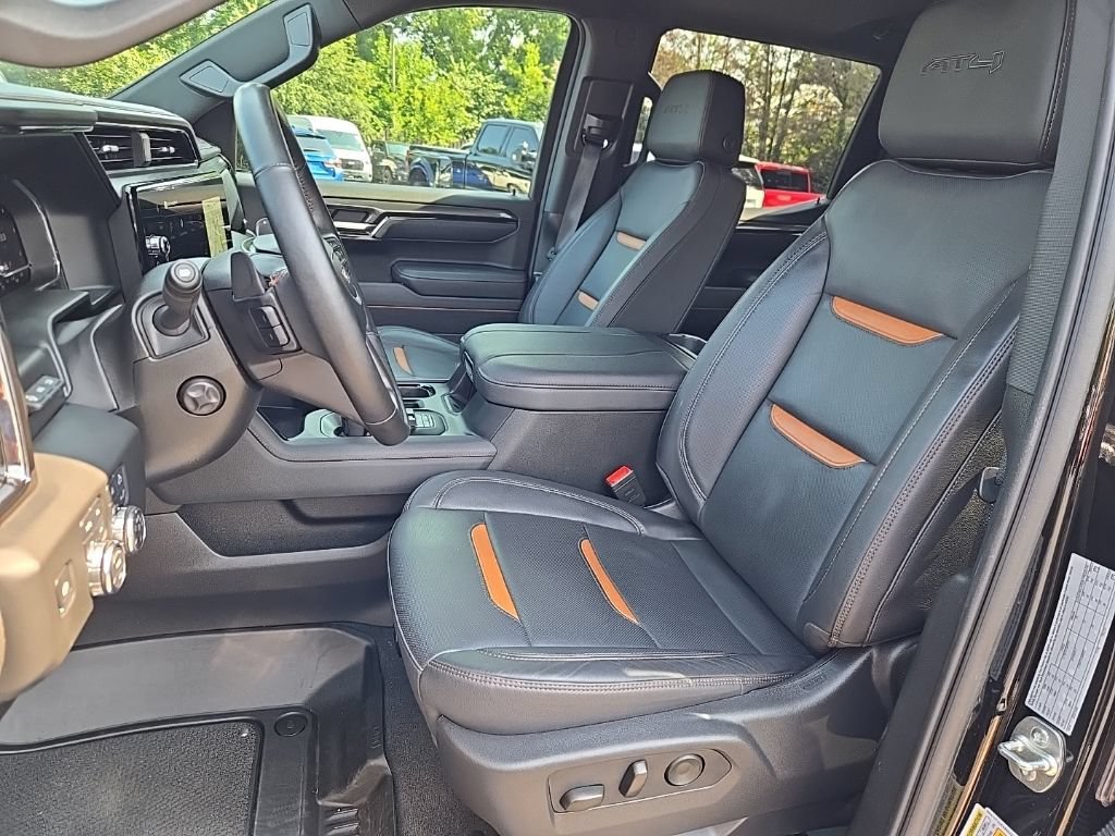 Used 2025 GMC Sierra 1500 AT4 w/ AT4 Premium Package AWD/4WD image 17