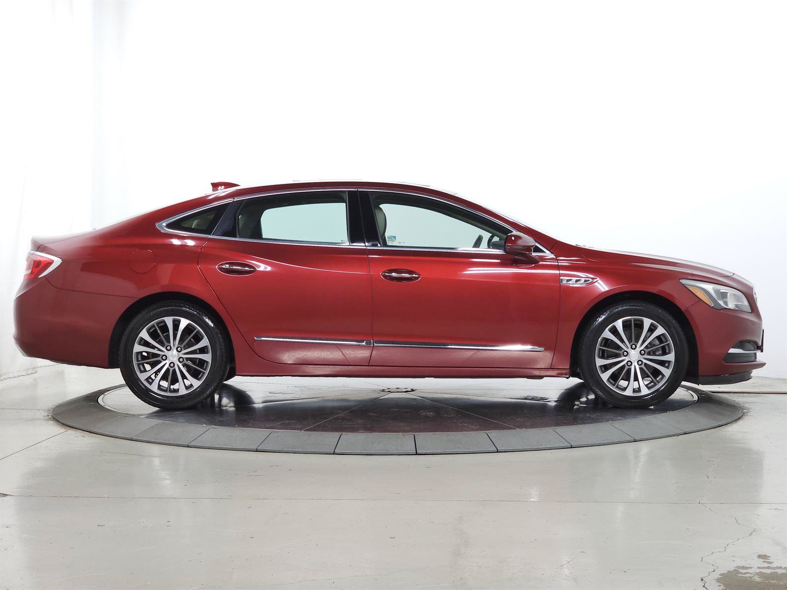 Used 2018 Buick LaCrosse Essence w/ Sun and Shade Package FWD image 9