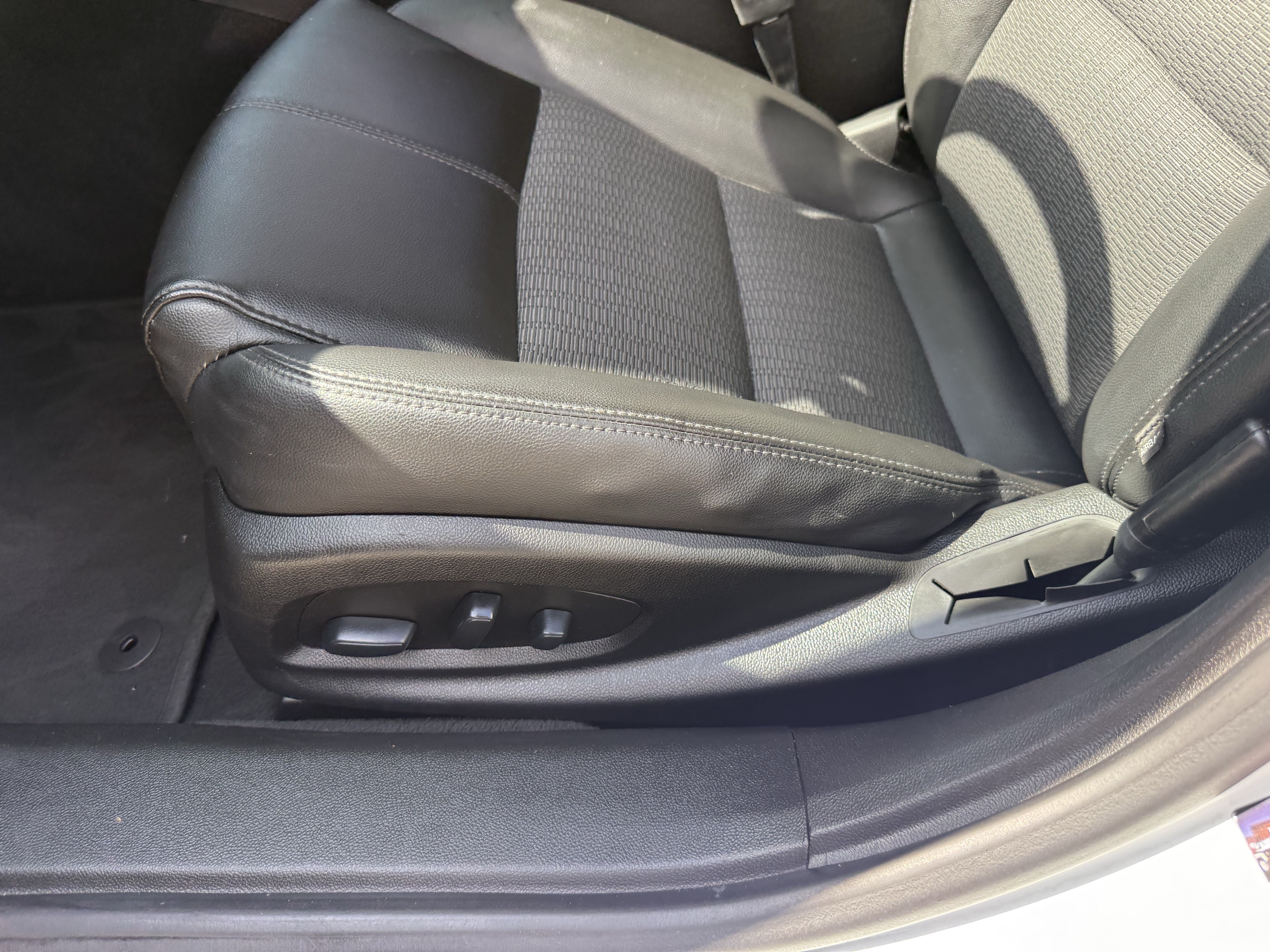 Used 2019 Chevrolet Impala LT FWD image 29