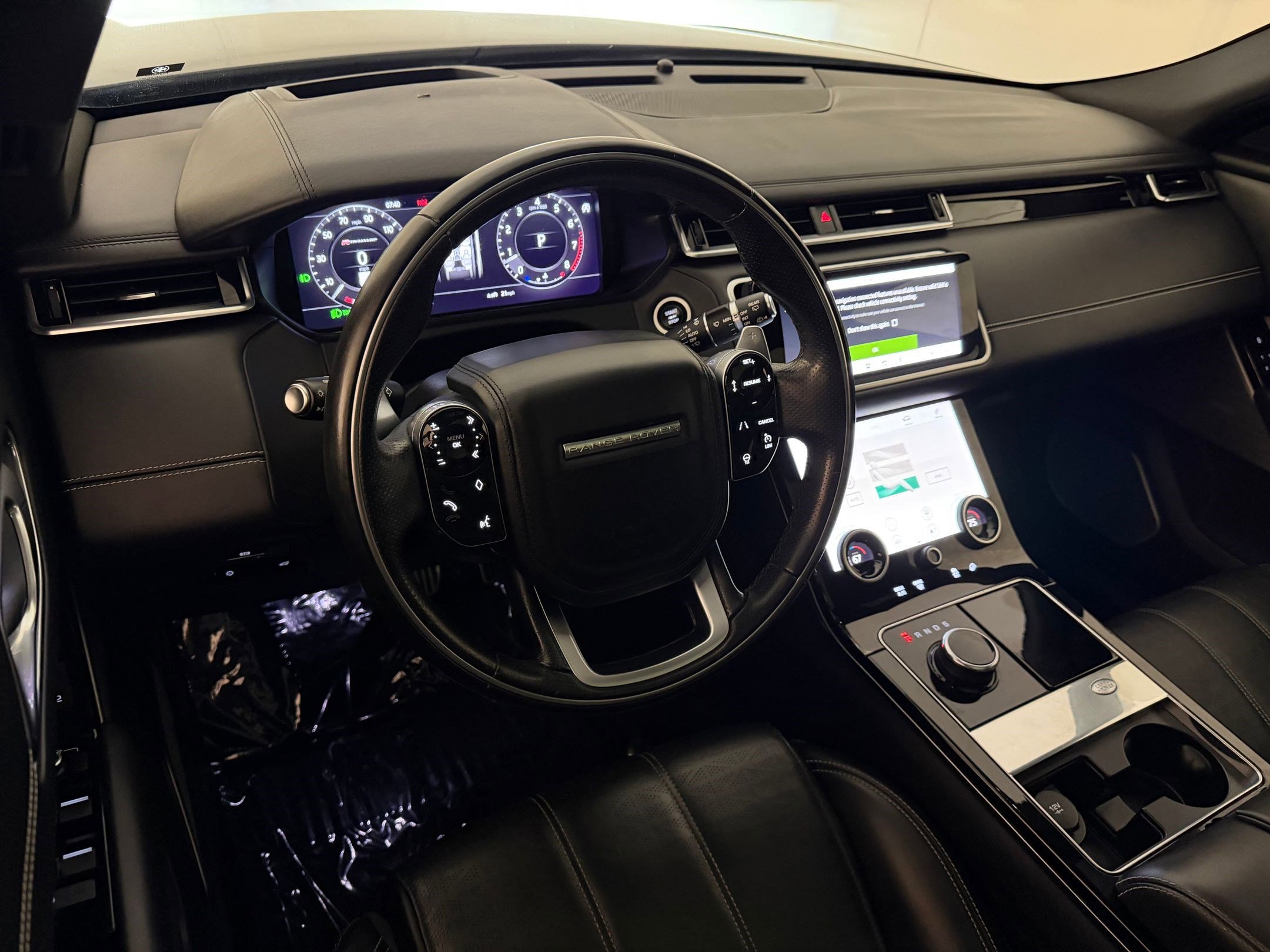 Used 2018 Land Rover Range Rover Velar R-Dynamic HSE AWD/4WD image 4