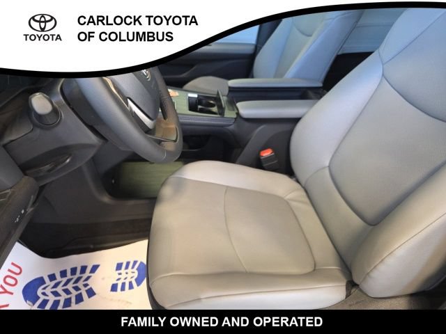 Used 2026 Toyota Sienna XLE FWD image 12
