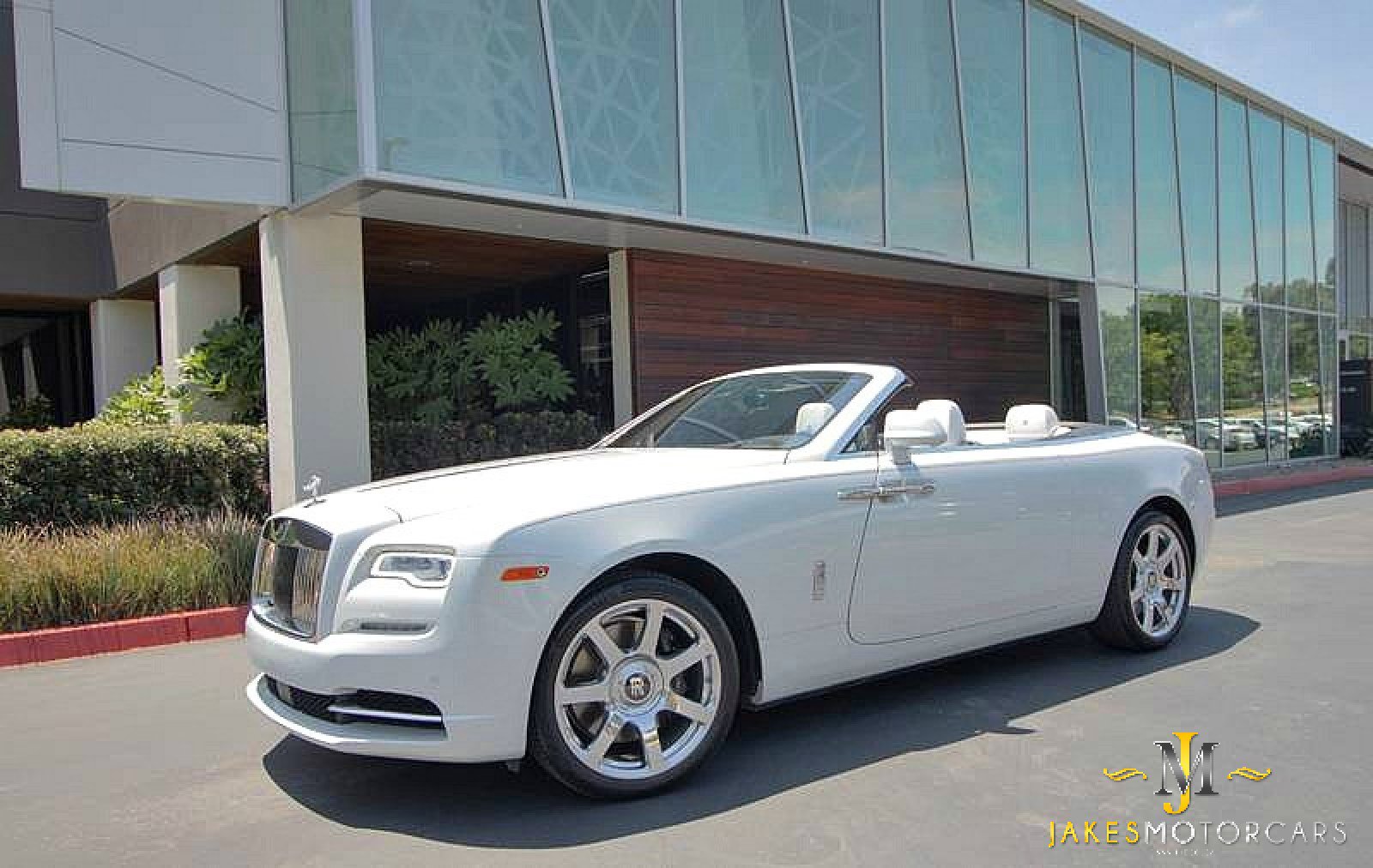 Used 2017 Rolls-Royce Dawn image 24