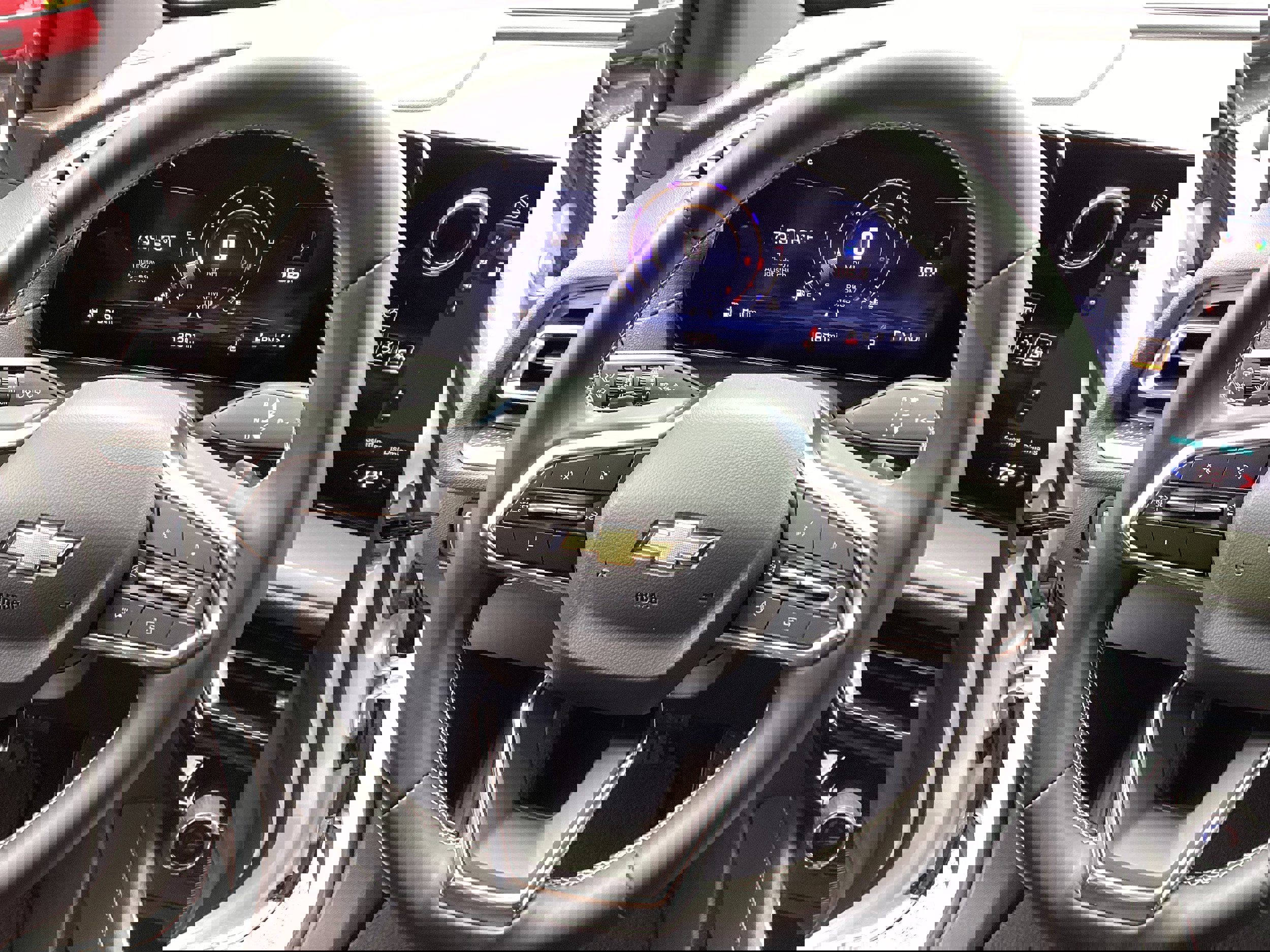 Used 2025 Chevrolet Traverse LT image 18