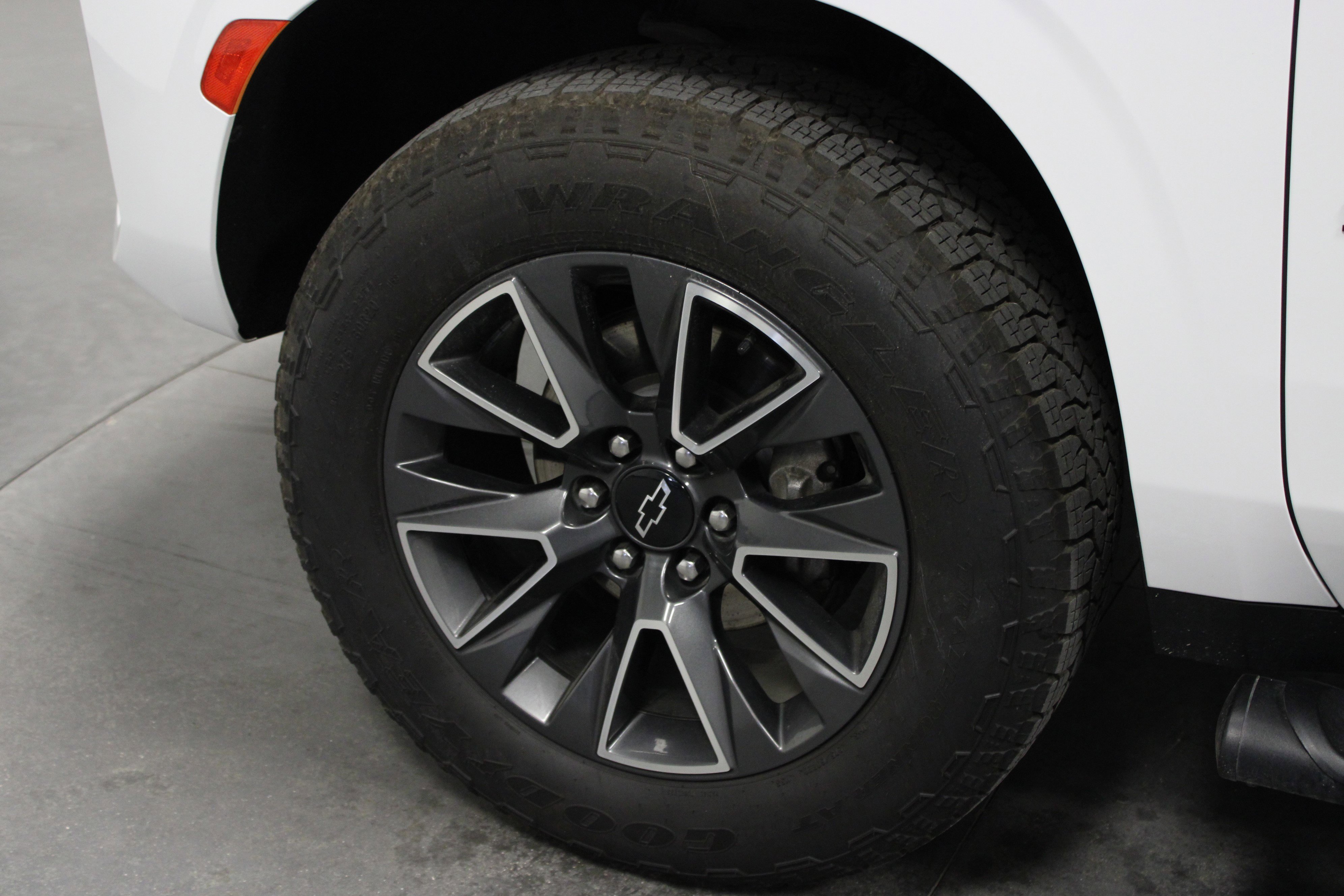 Used 2023 Chevrolet Suburban Z71 w/ Luxury Package image 10