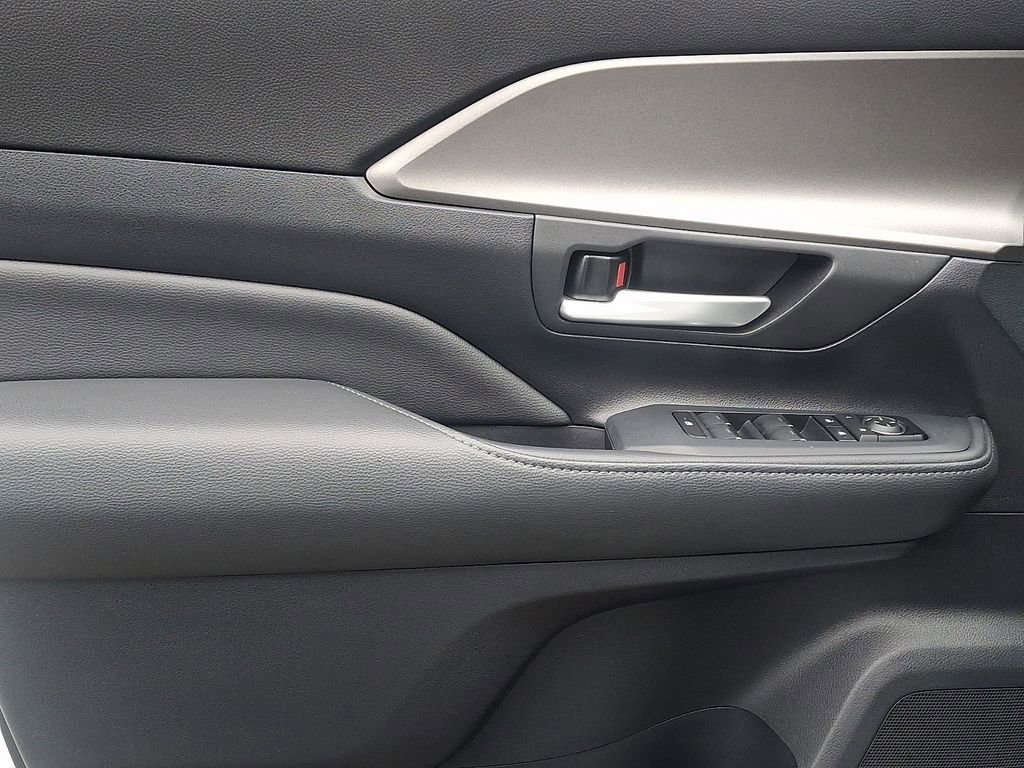 Used 2026 Toyota Grand Highlander LE image 13