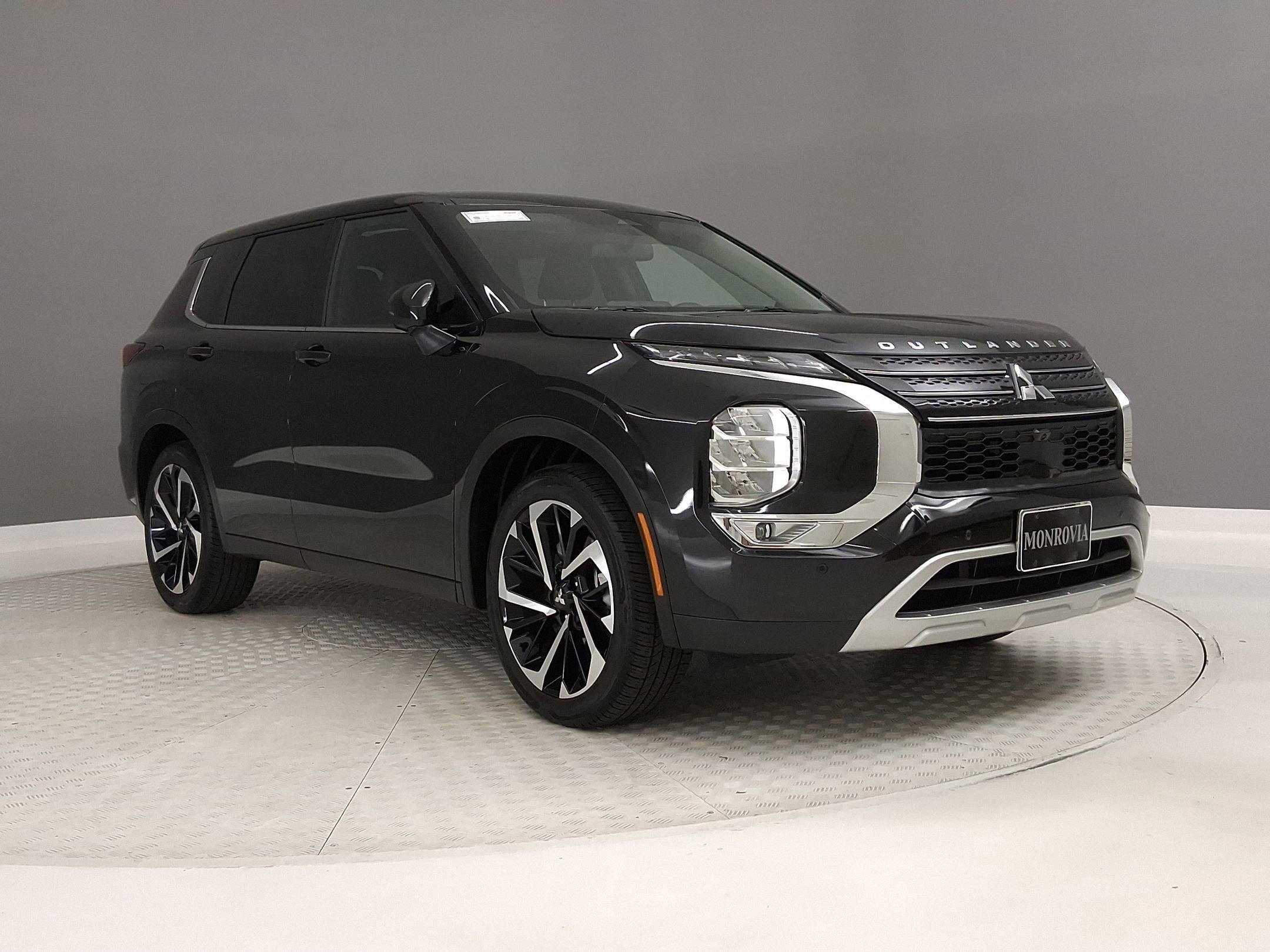 Used 2024 Mitsubishi Outlander SE image 5