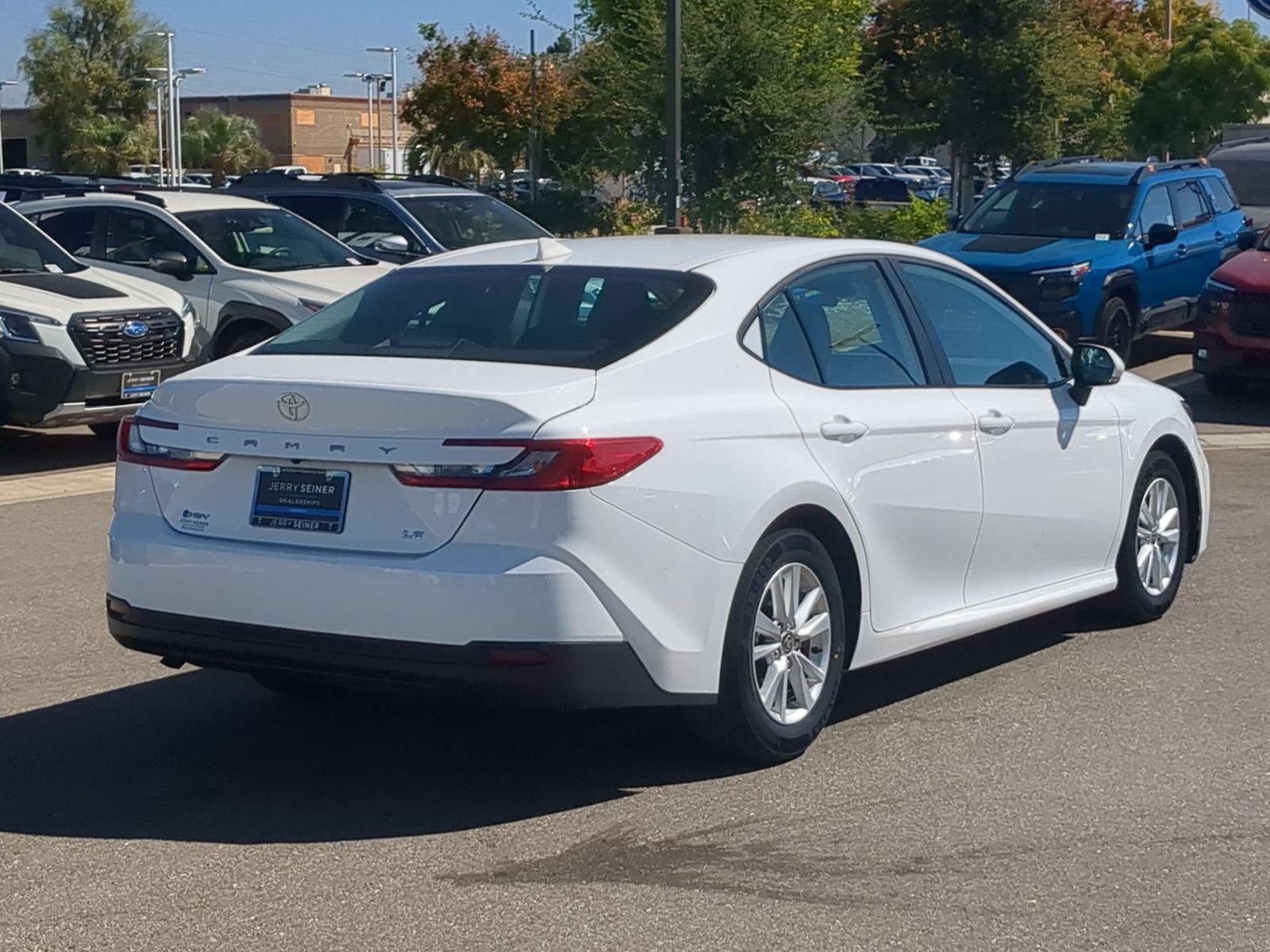 Used 2025 Toyota Camry LE FWD image 5