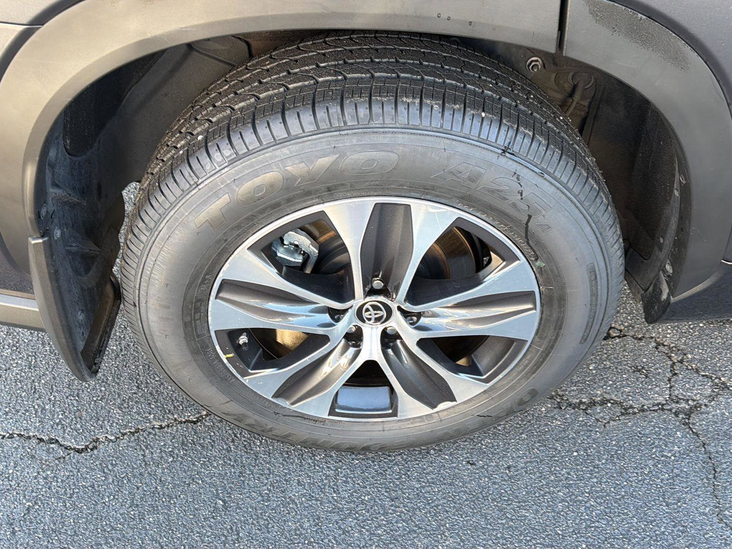 Certified 2024 Toyota Highlander XLE FWD image 41