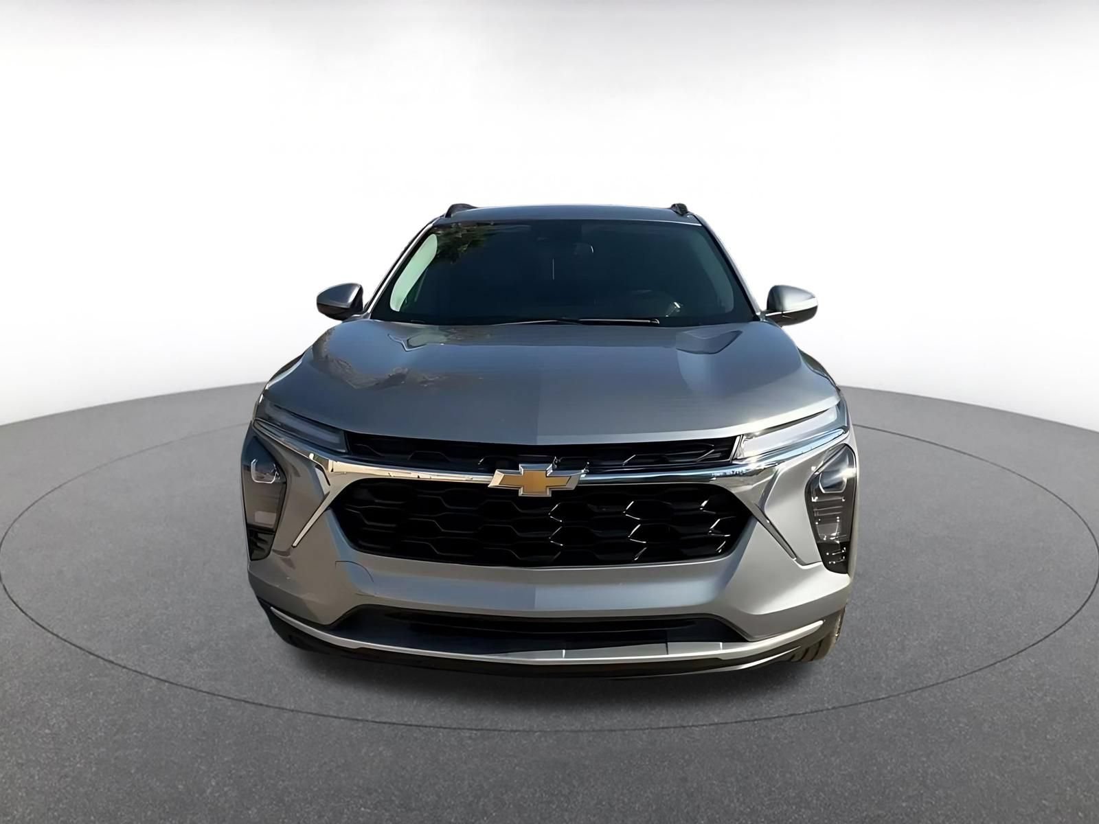 Used 2025 Chevrolet Trax LT FWD image 4