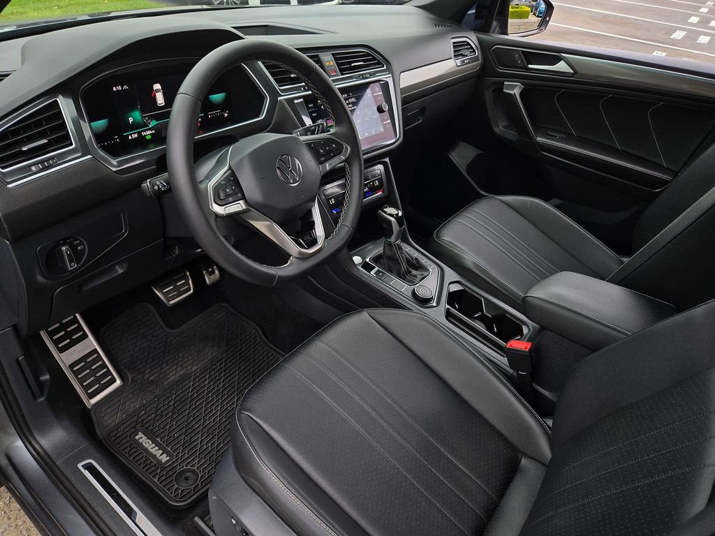 Used 2023 Volkswagen Tiguan SE R-Line AWD/4WD image 9
