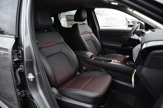 New 2025 Nissan Kicks SR image 25