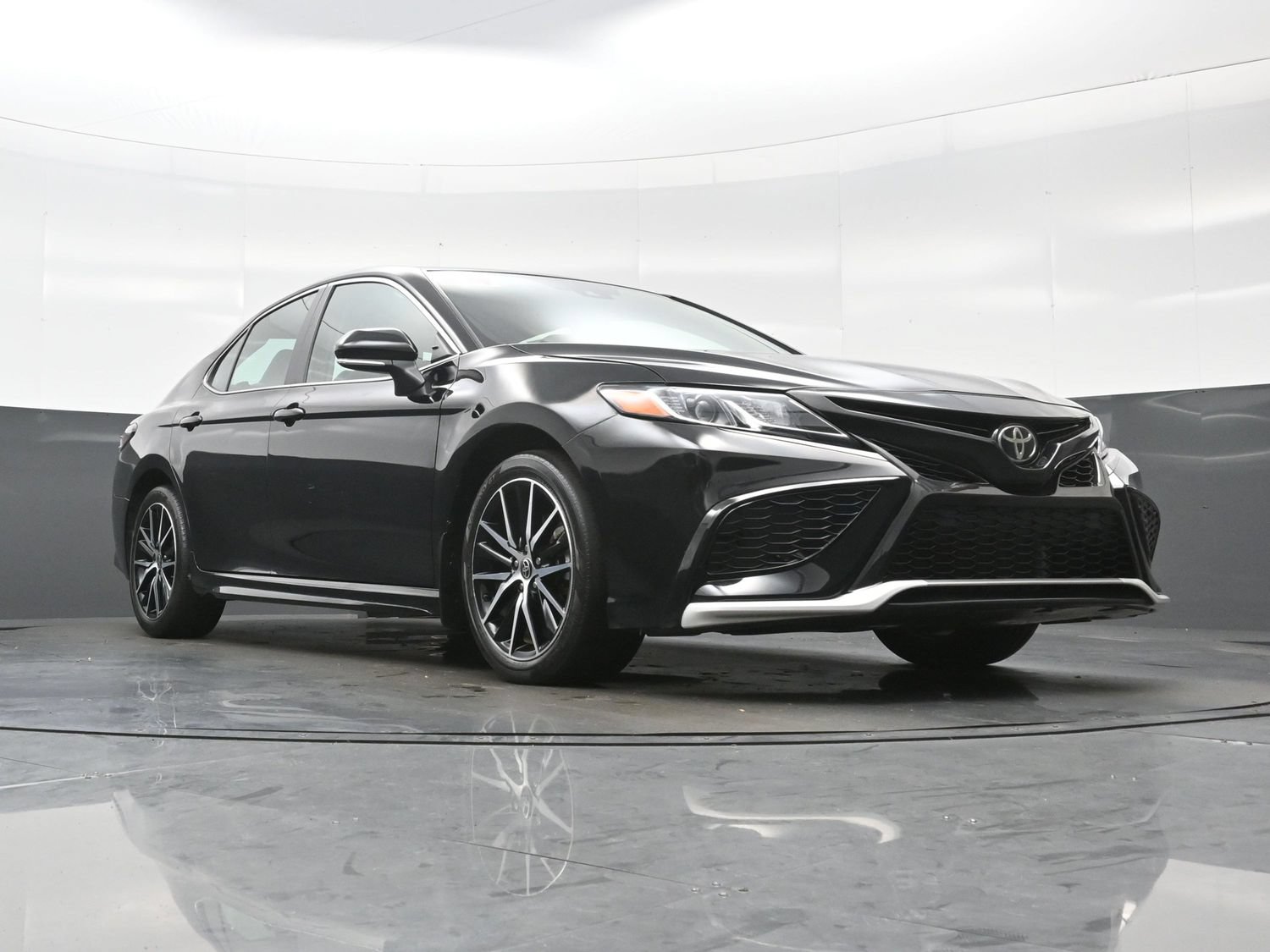 Used 2024 Toyota Camry SE FWD image 25