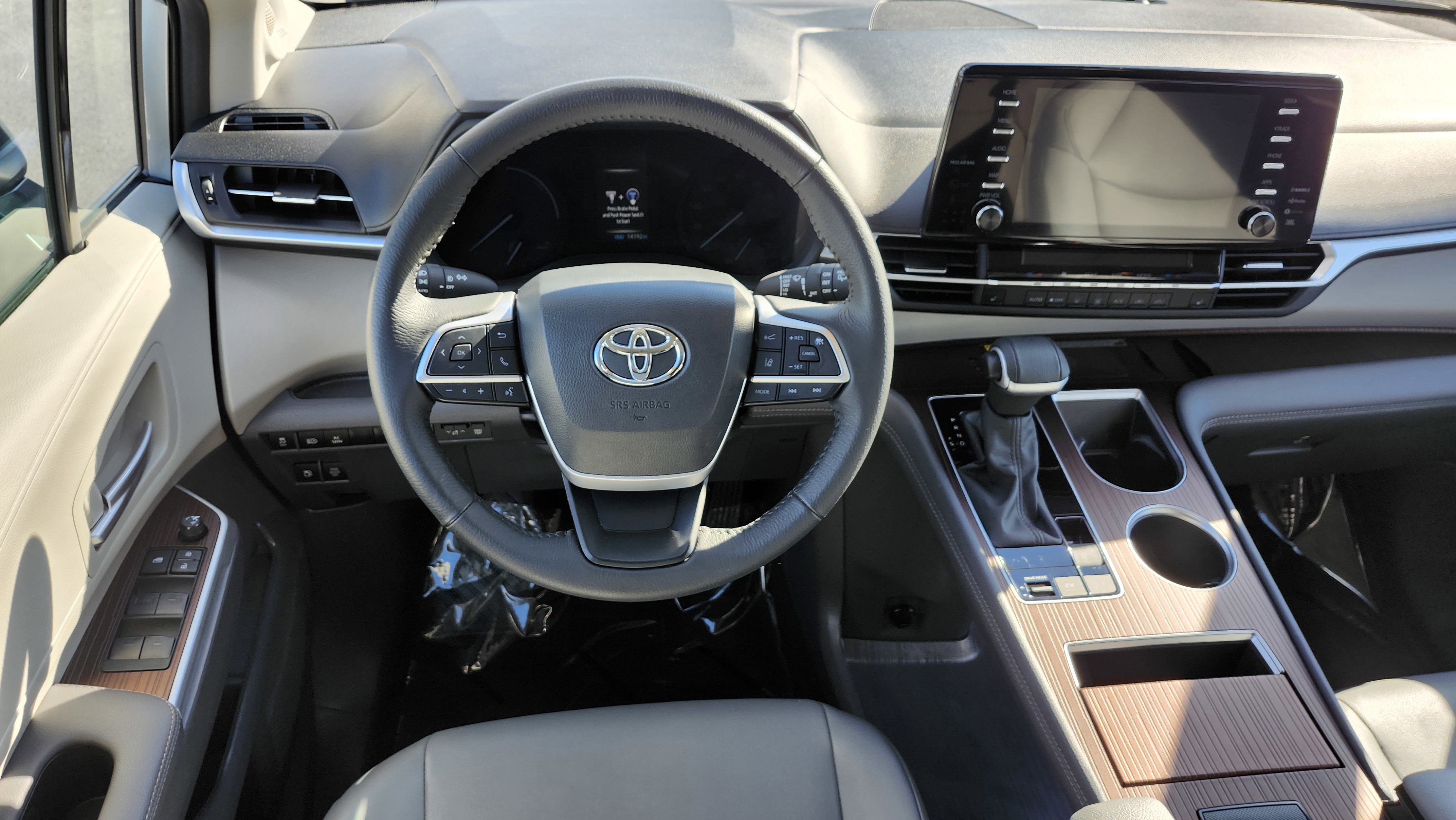 Used 2024 Toyota Sienna XLE w/ XLE Plus Package image 28