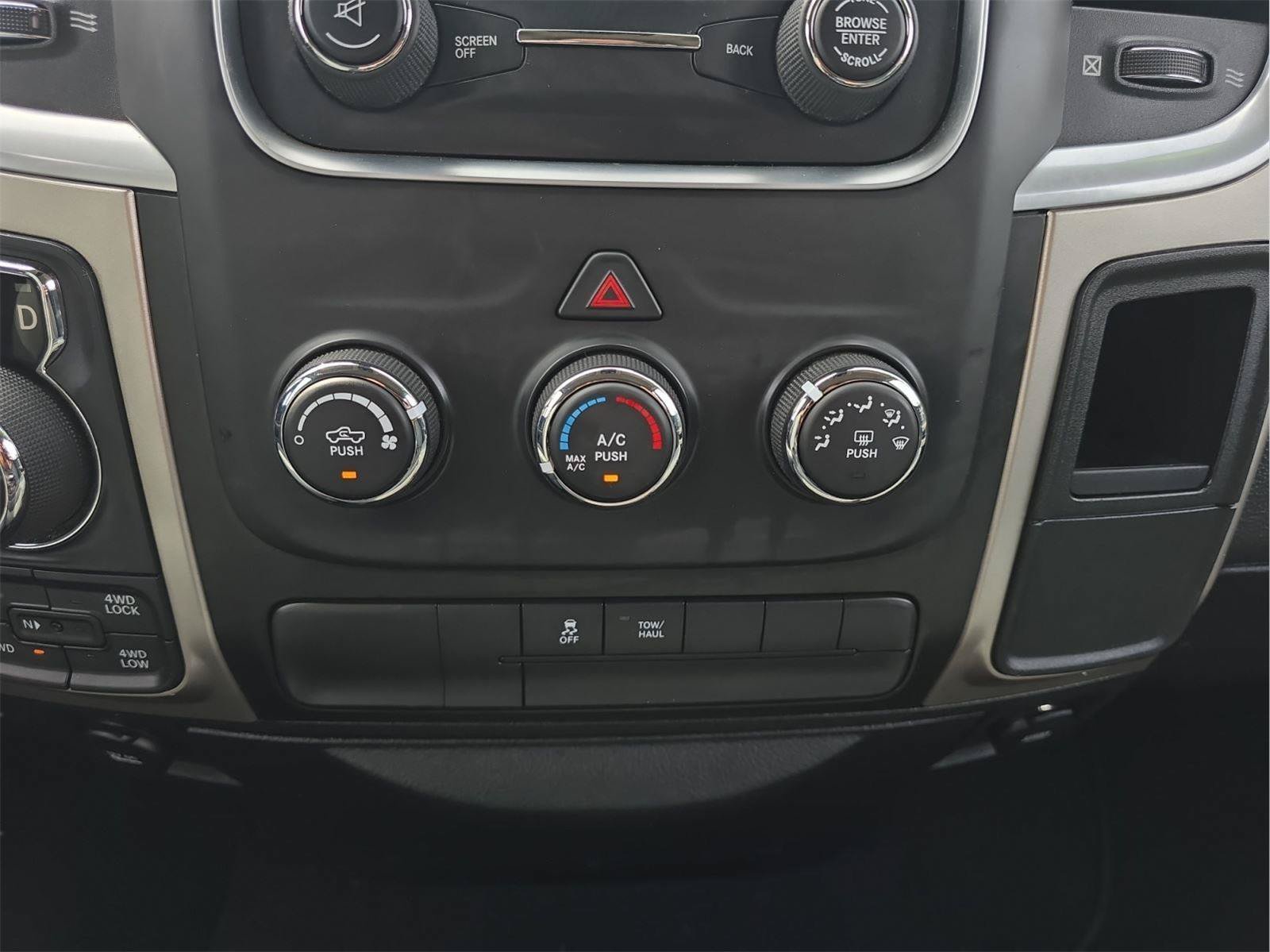 Used 2017 RAM 1500 Classic SLT AWD/4WD image 18