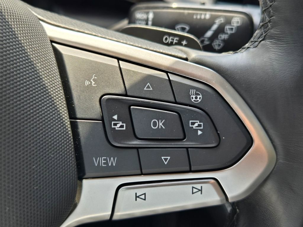 Used 2024 Volkswagen Atlas SEL Premium R-Line image 27