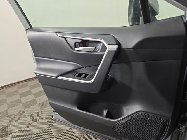 Used 2025 Toyota RAV4 XLE image 28