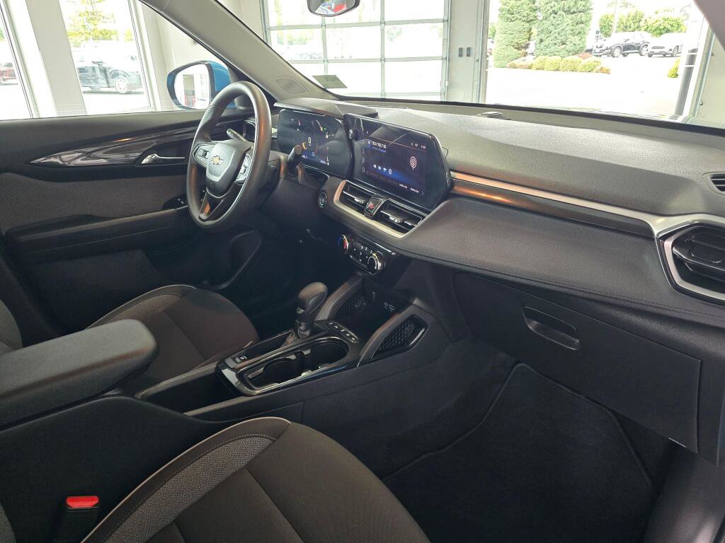 Used 2025 Chevrolet TrailBlazer LT AWD/4WD image 43